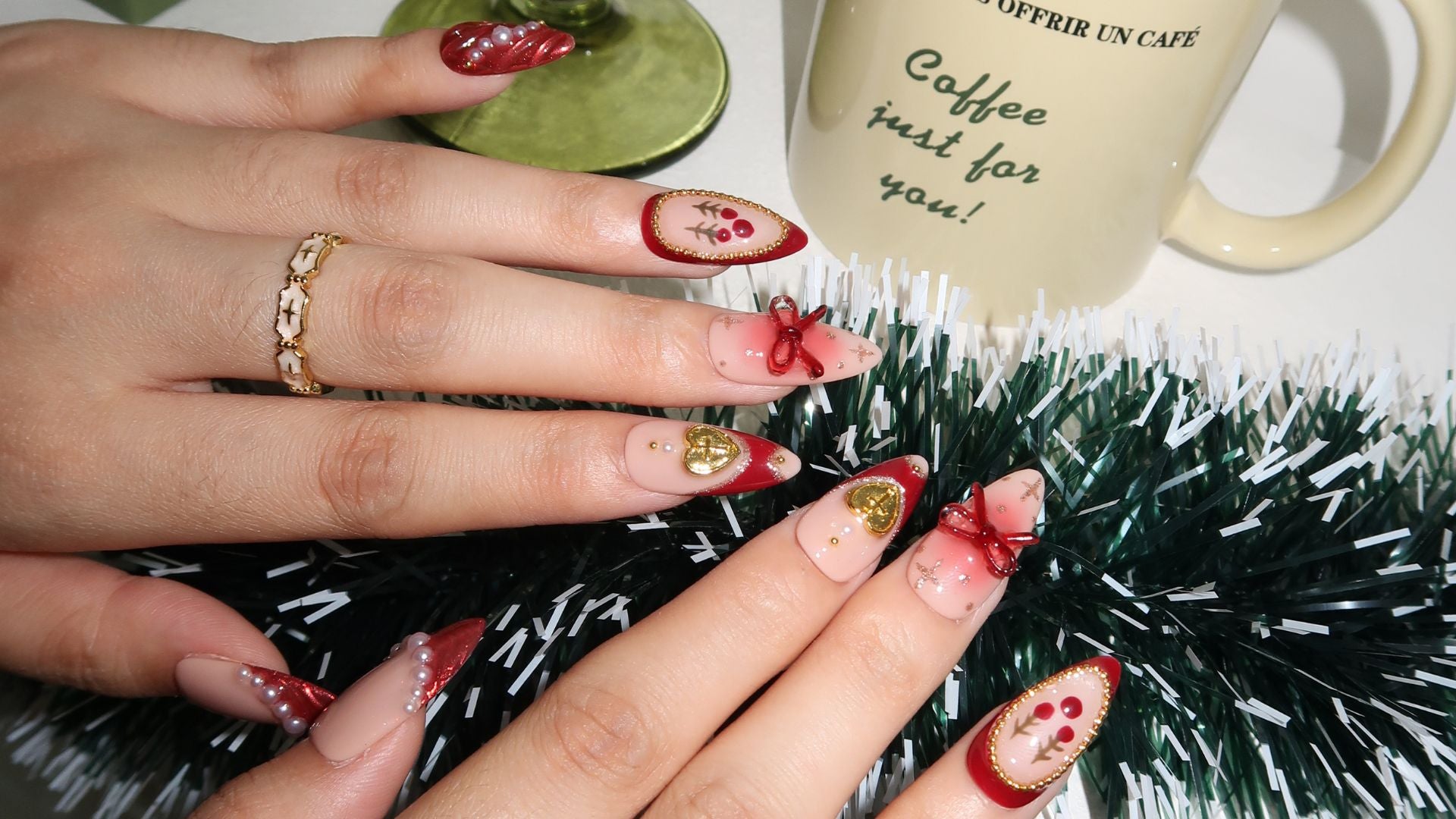 10 Must-Try Christmas Nail Designs to Sleigh Your Holiday Look