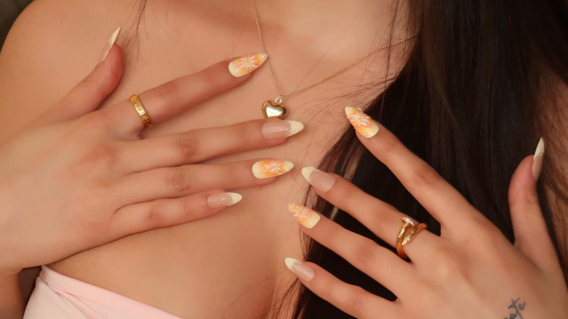 15 Must-Try June Nail Designs for Summer 2025