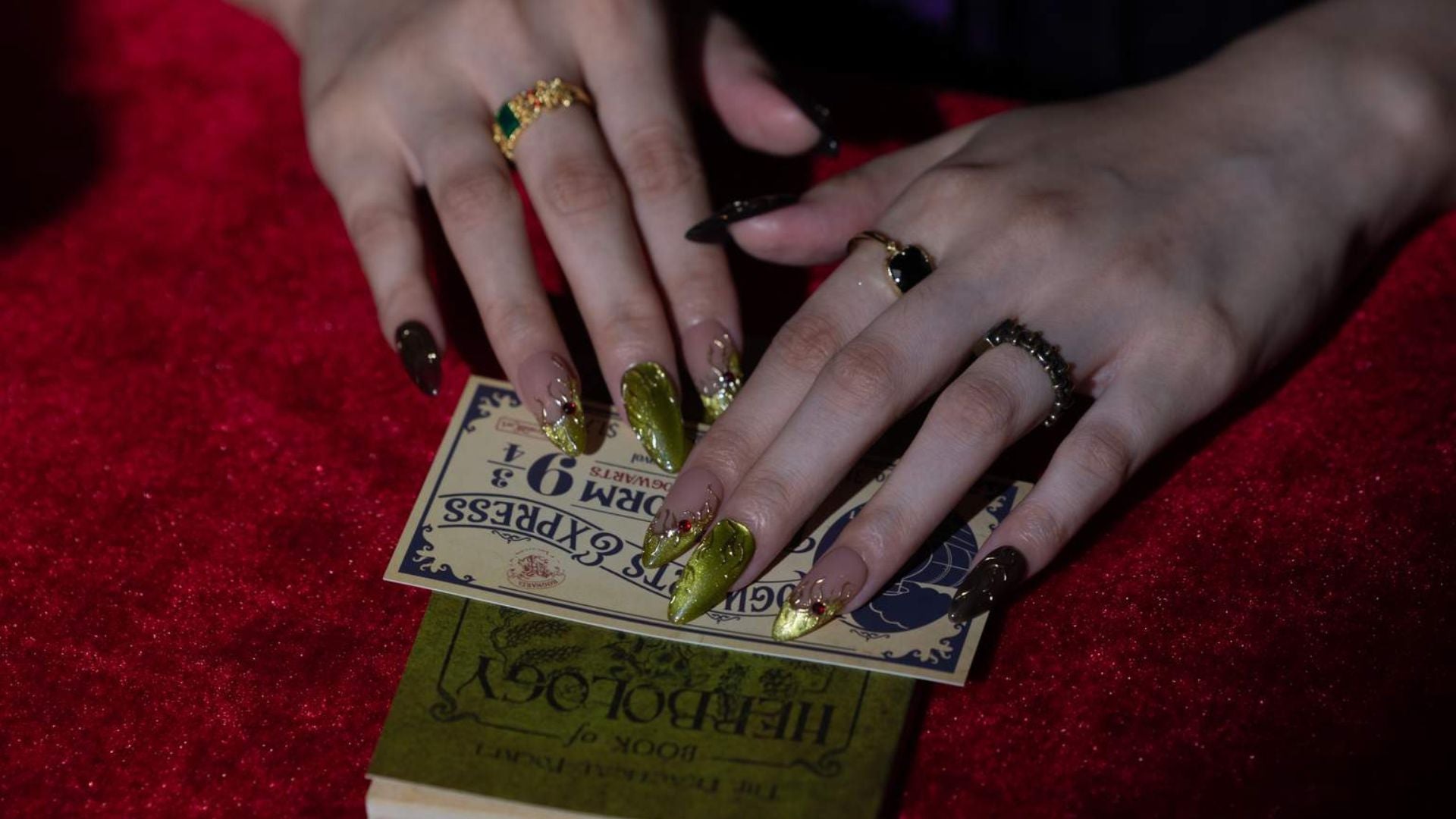15 Spooky Halloween Nails To Try This Year