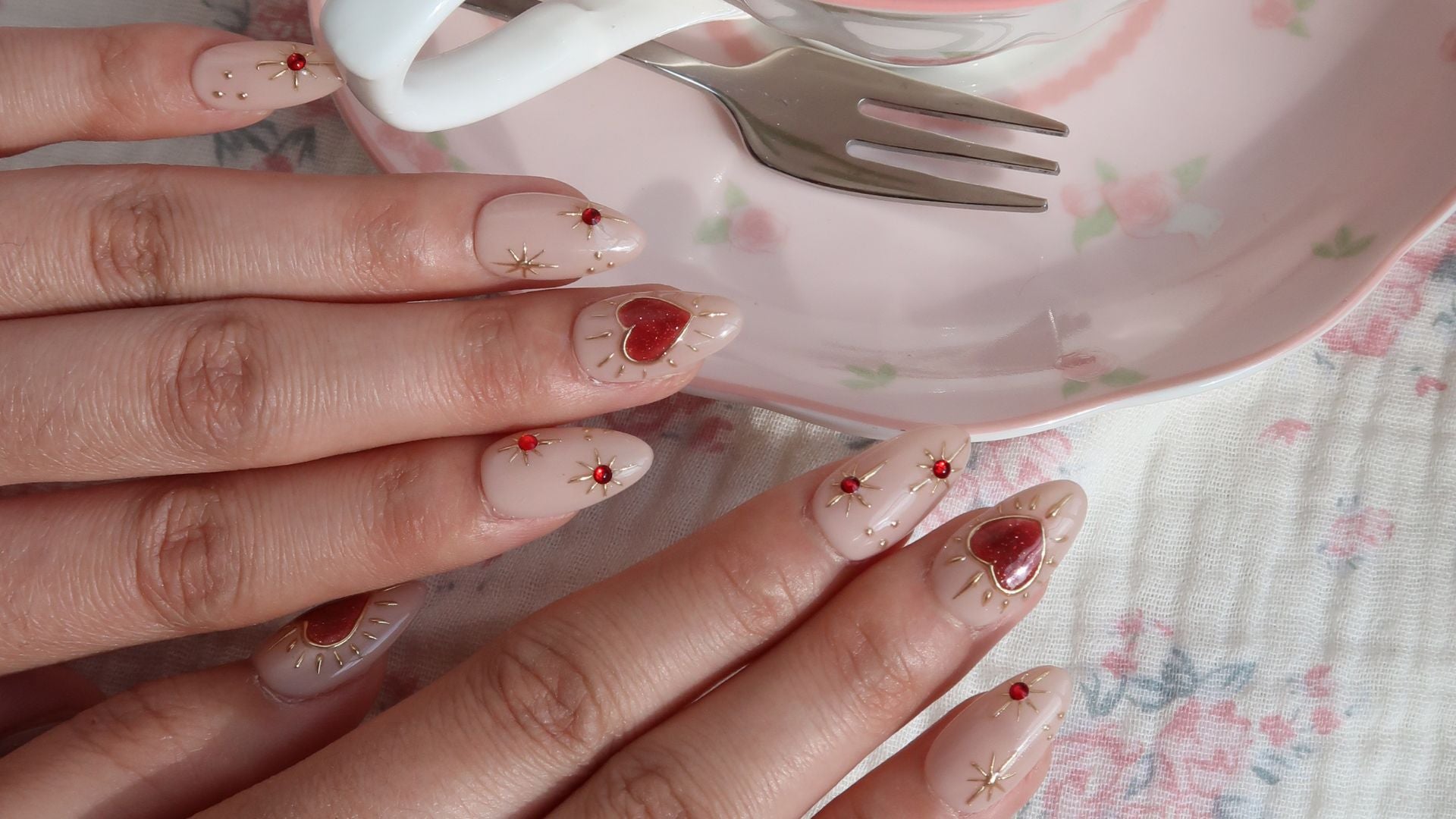 Ersa Nails Solid Glue Tabs: The Secret to Effortless and Durable Manicures