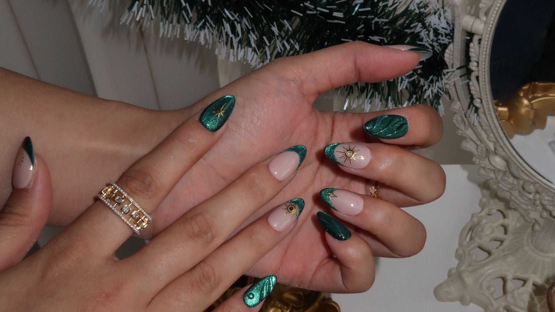 The Best Festive Press-on Nails for the Holiday Season