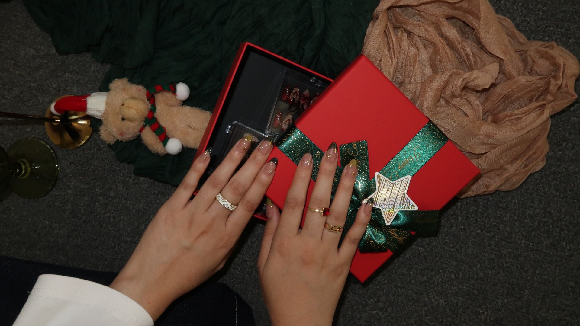 Top 10 Christmas Nails Trends You Can’t Miss in 2024