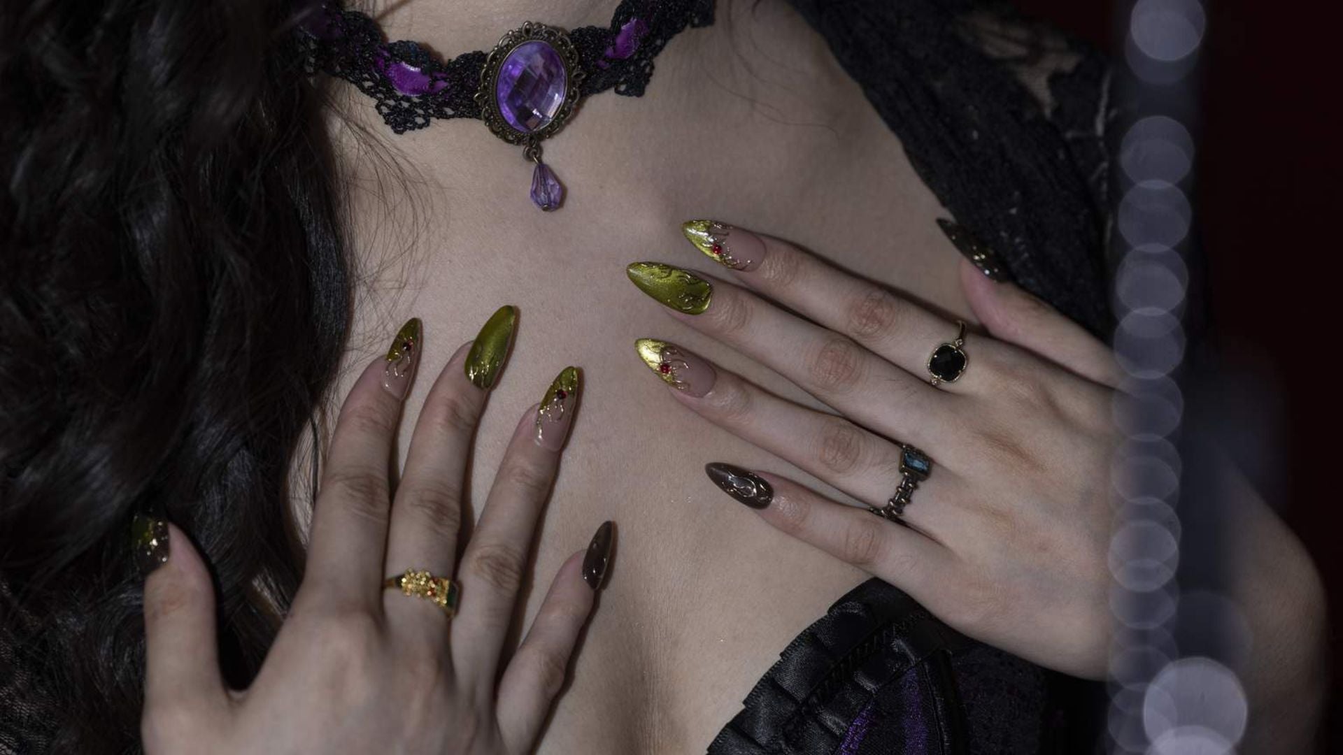 Unleash Your Inner Witch with Our Spooky Halloween Nails