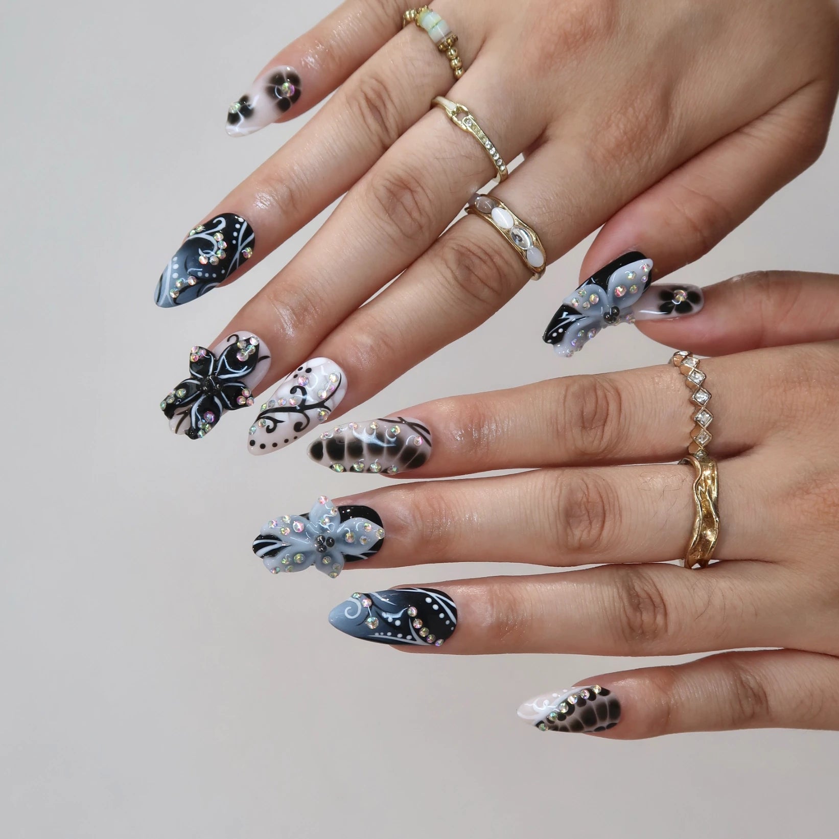 Afterdark - Ersa Nails Black White PressOnNails