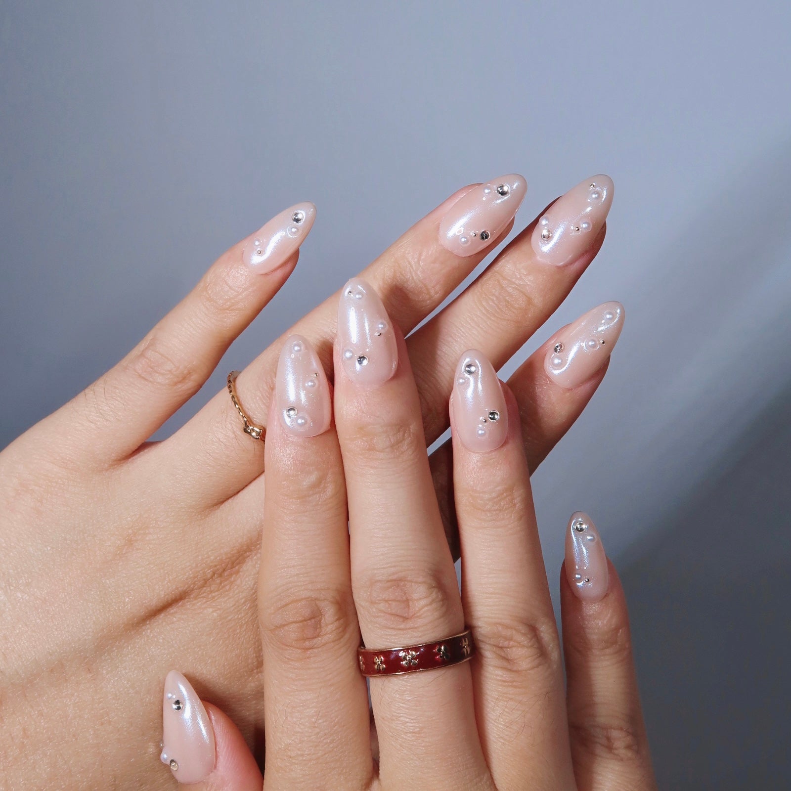 AuroraPearls-ErsaNailsPressOnNails_2.jpg