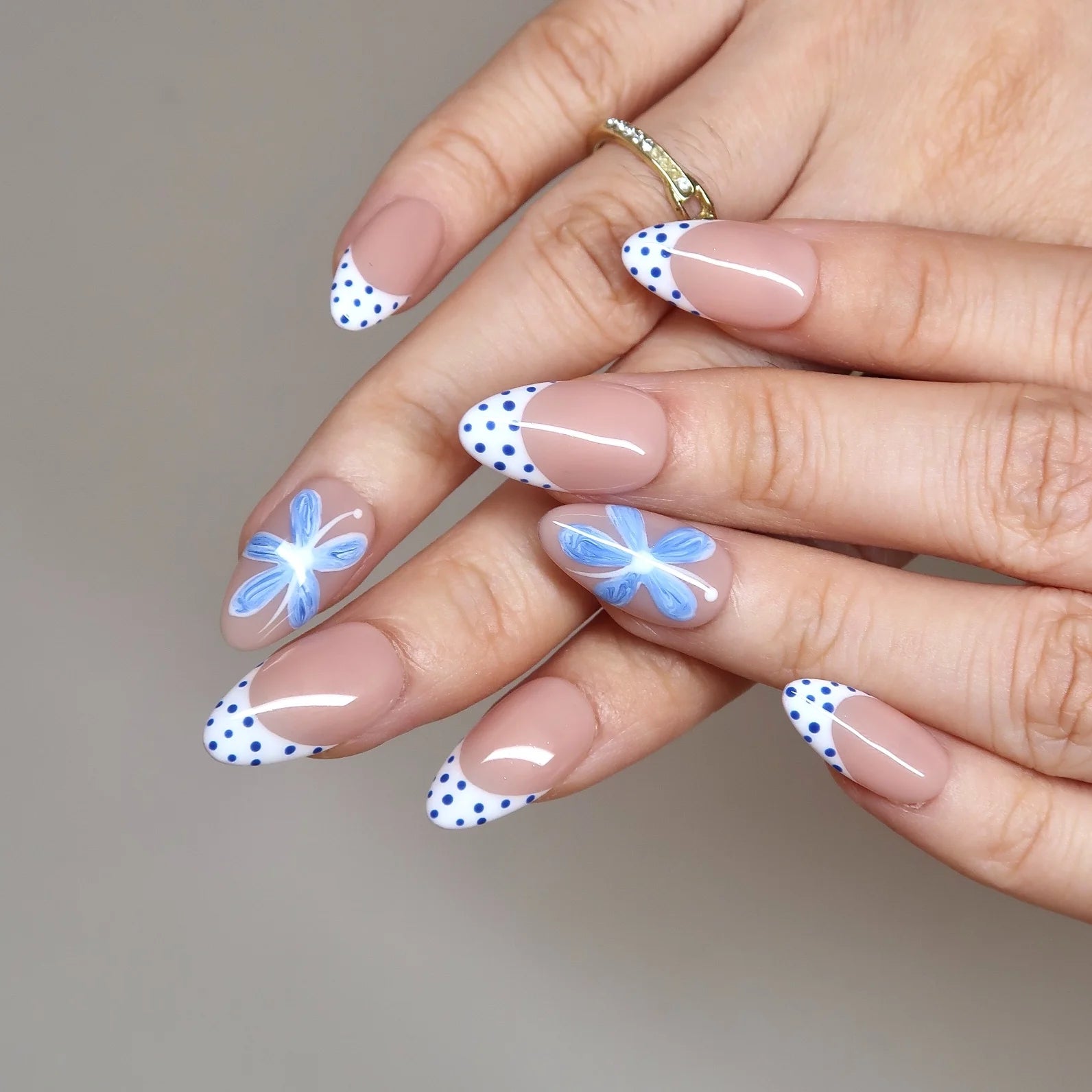 Blue Daisy - Ersa Nails Nude Blue White PressOnNails