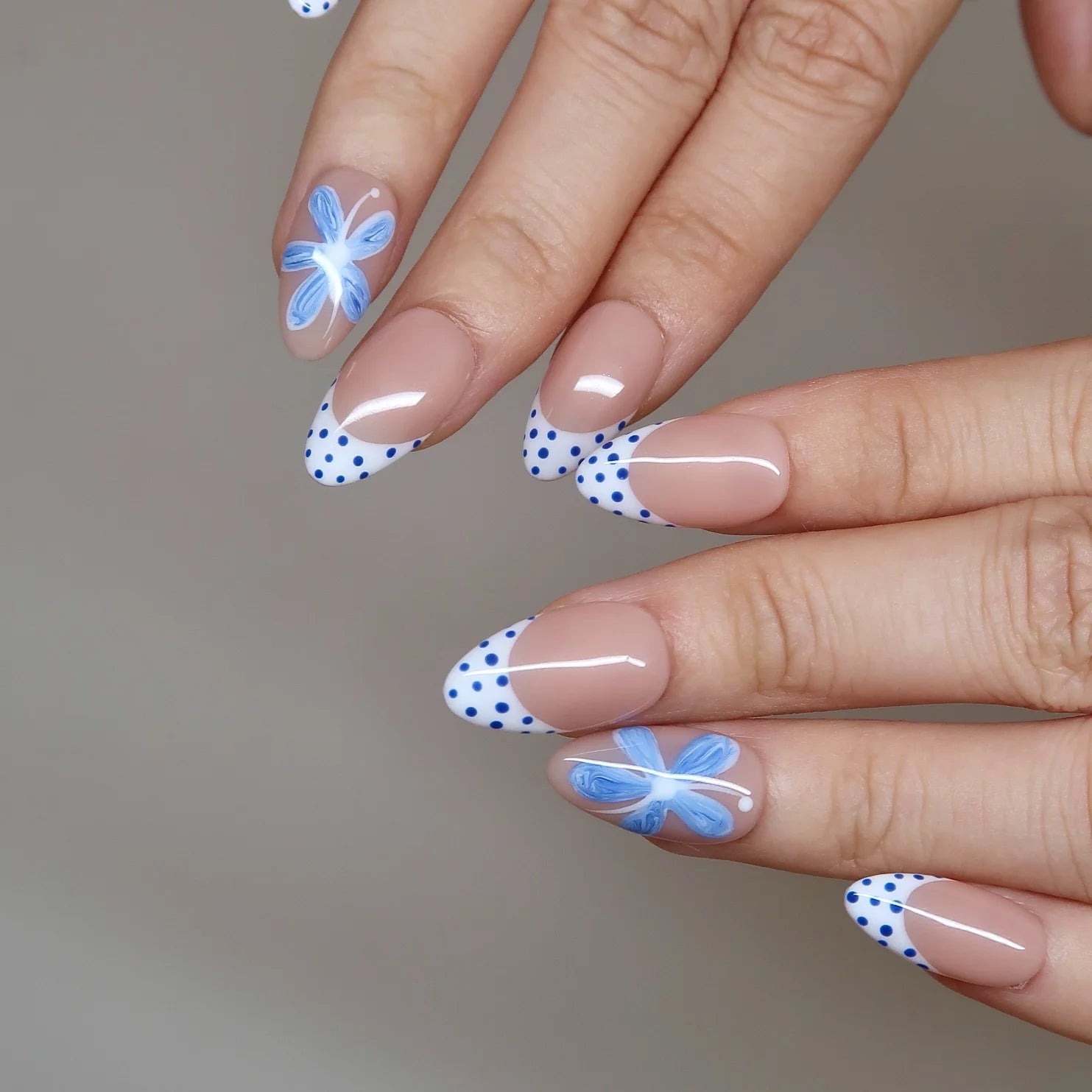 Blue Daisy - Ersa Nails Nude Blue White PressOnNails