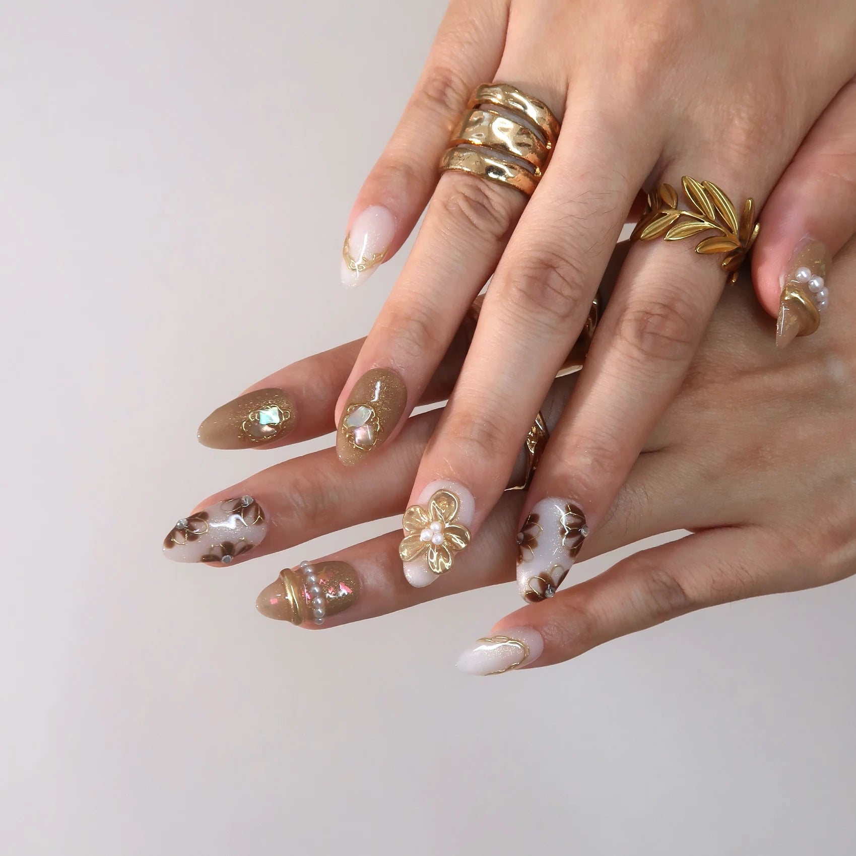 Cozy Day - Ersa Nails Nude Gold PressOnNails