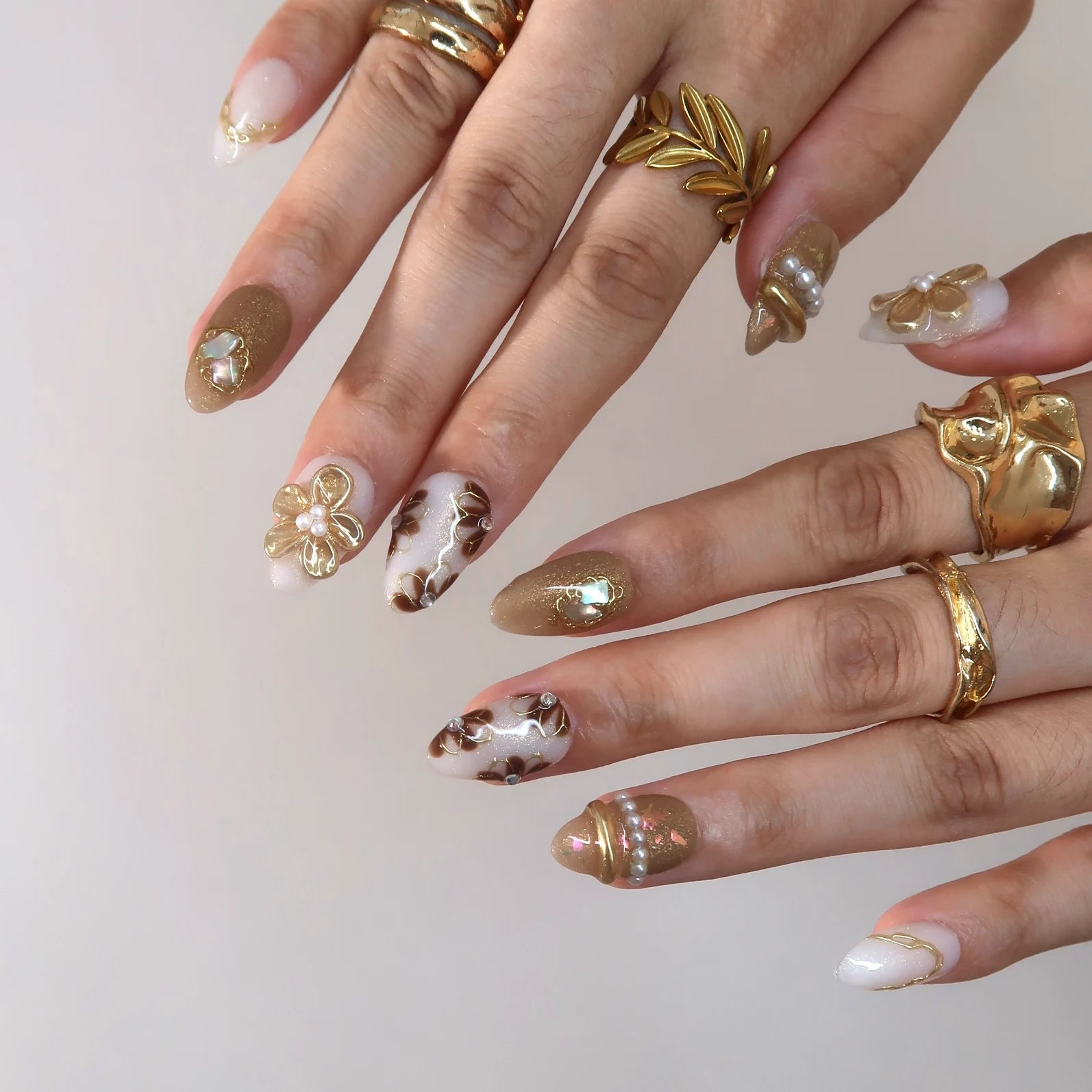 Cozy Day - Ersa Nails Nude Gold PressOnNails