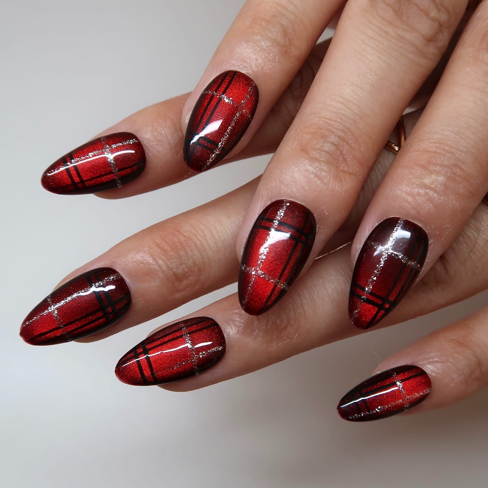 Crimson_Plaid_-_ErsaNails_PressOnNails_2.jpg