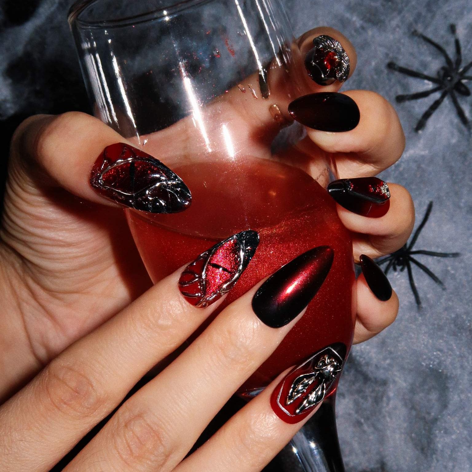 Devil's Eye - Ersa Nails Black Red PressOnNails