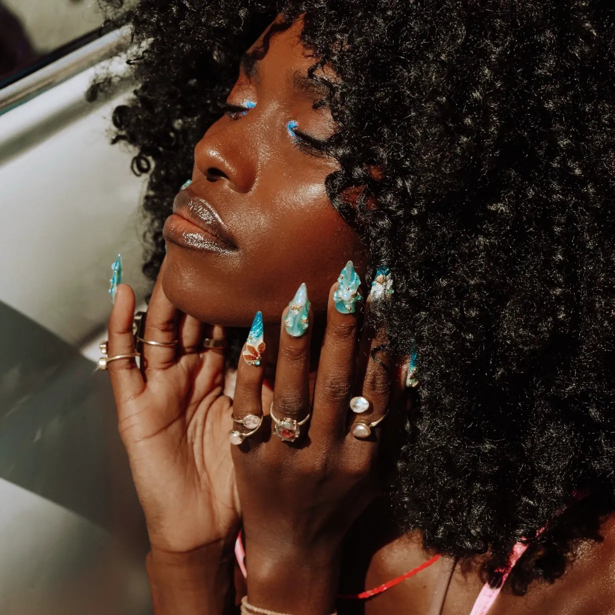 Editorial_ErsaNails_PressOnNails_02.webp