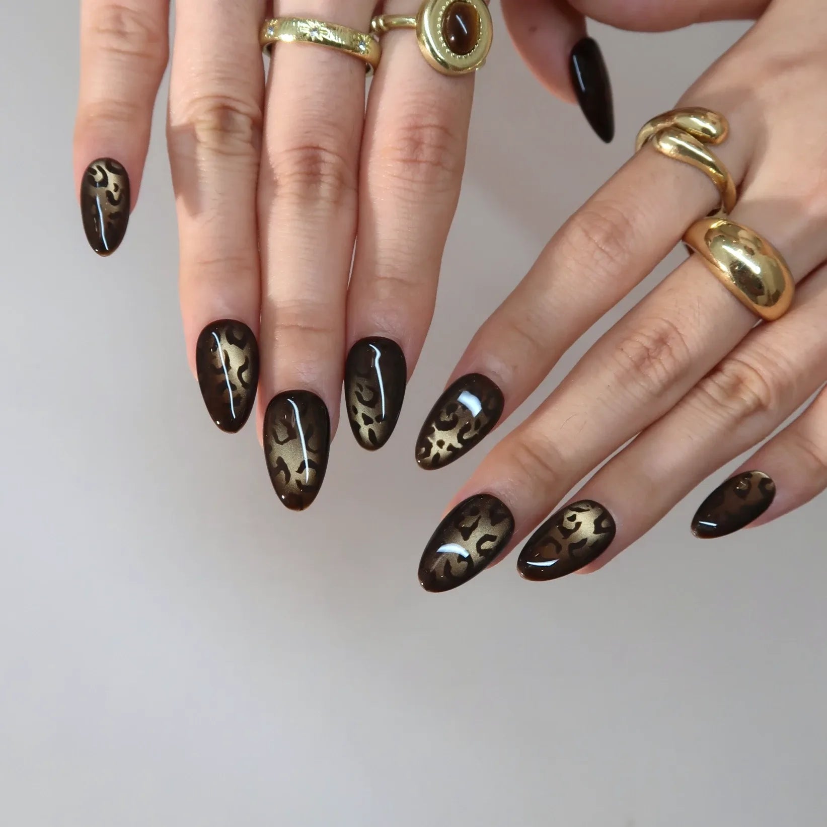 Feral_Gold_-_ErsaNails_PressOnNails_2.webp