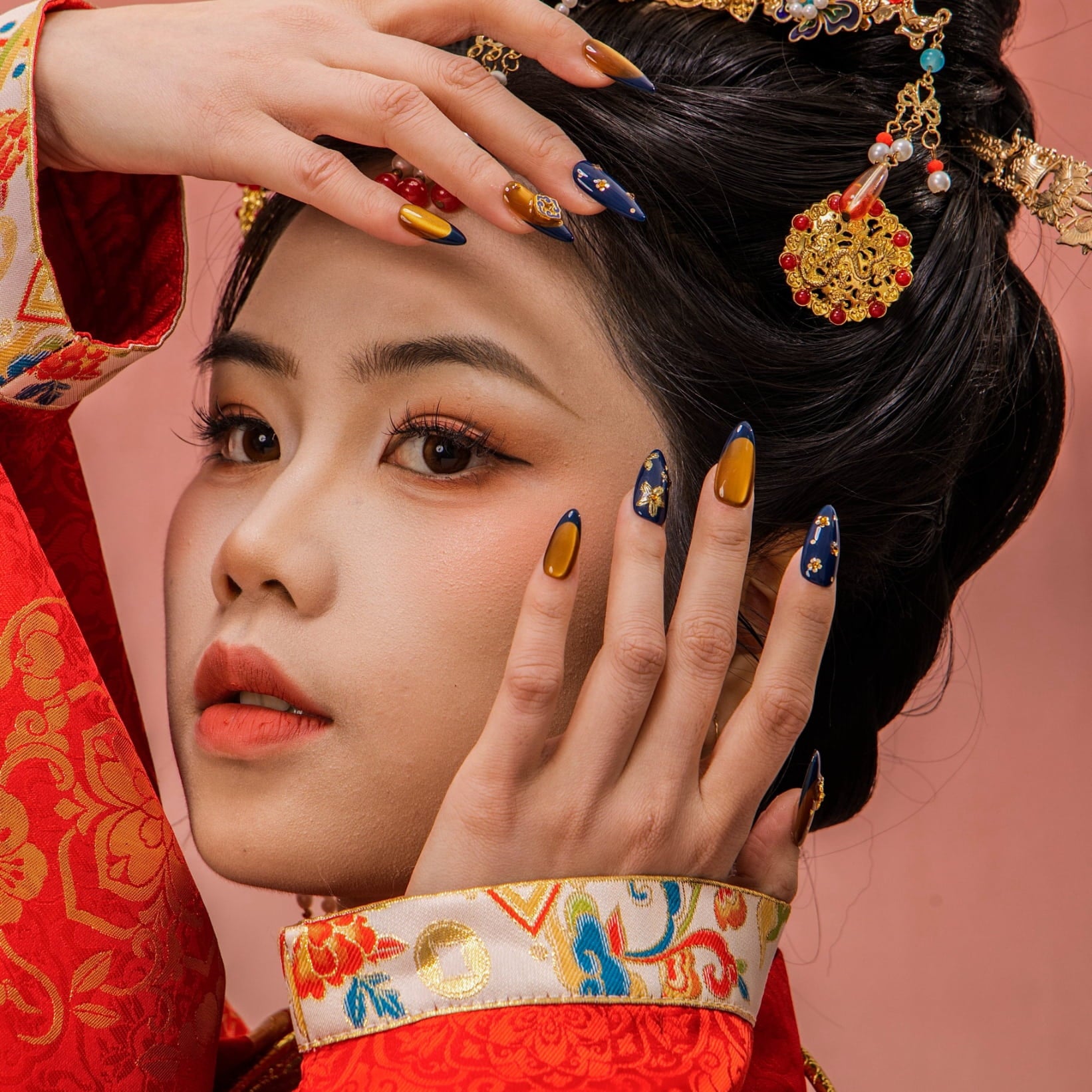 Flourishing_-_ErsaNails_PressOnNails_1.jpg