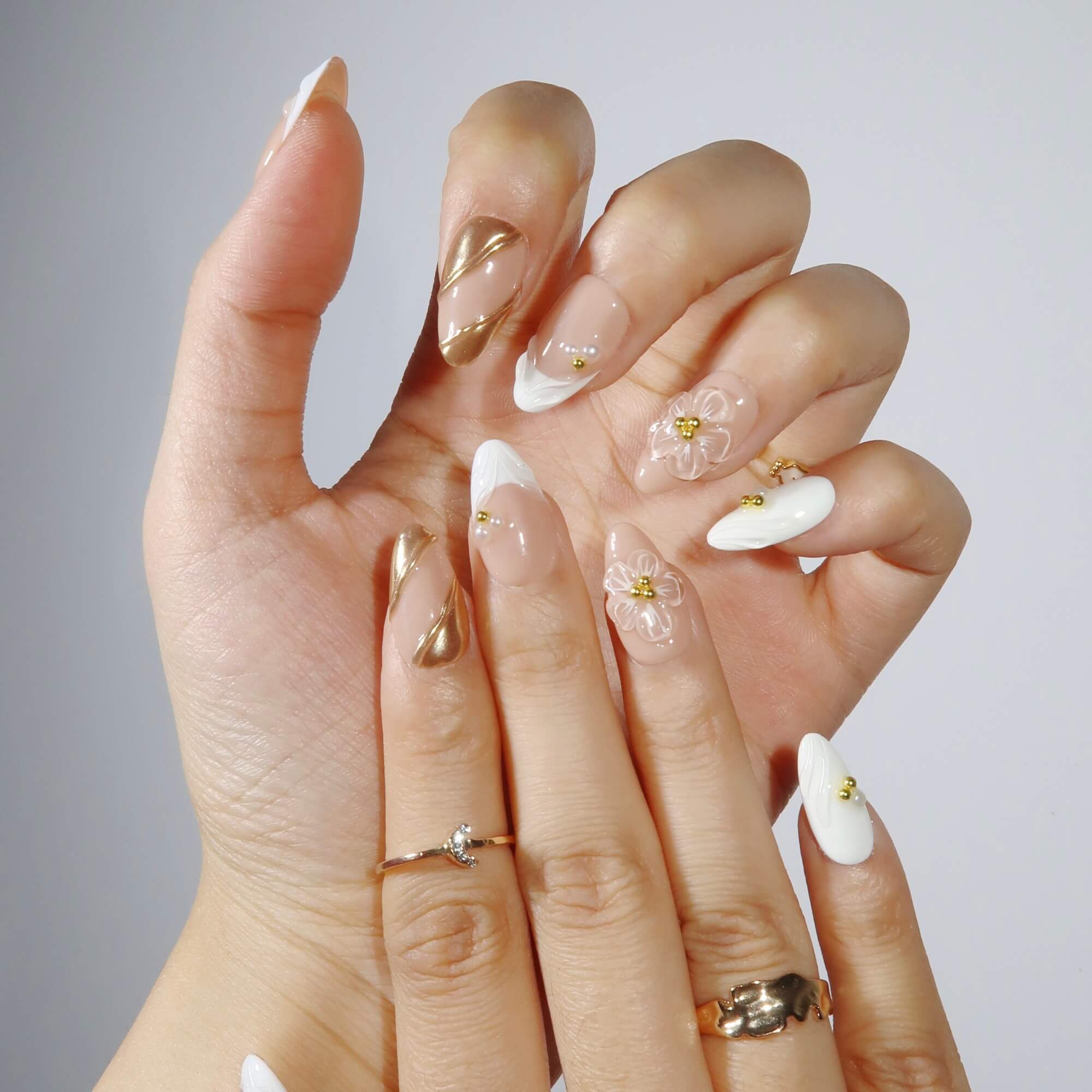 Flower Hour - Ersa Nails Nude White Gold PressOnNails