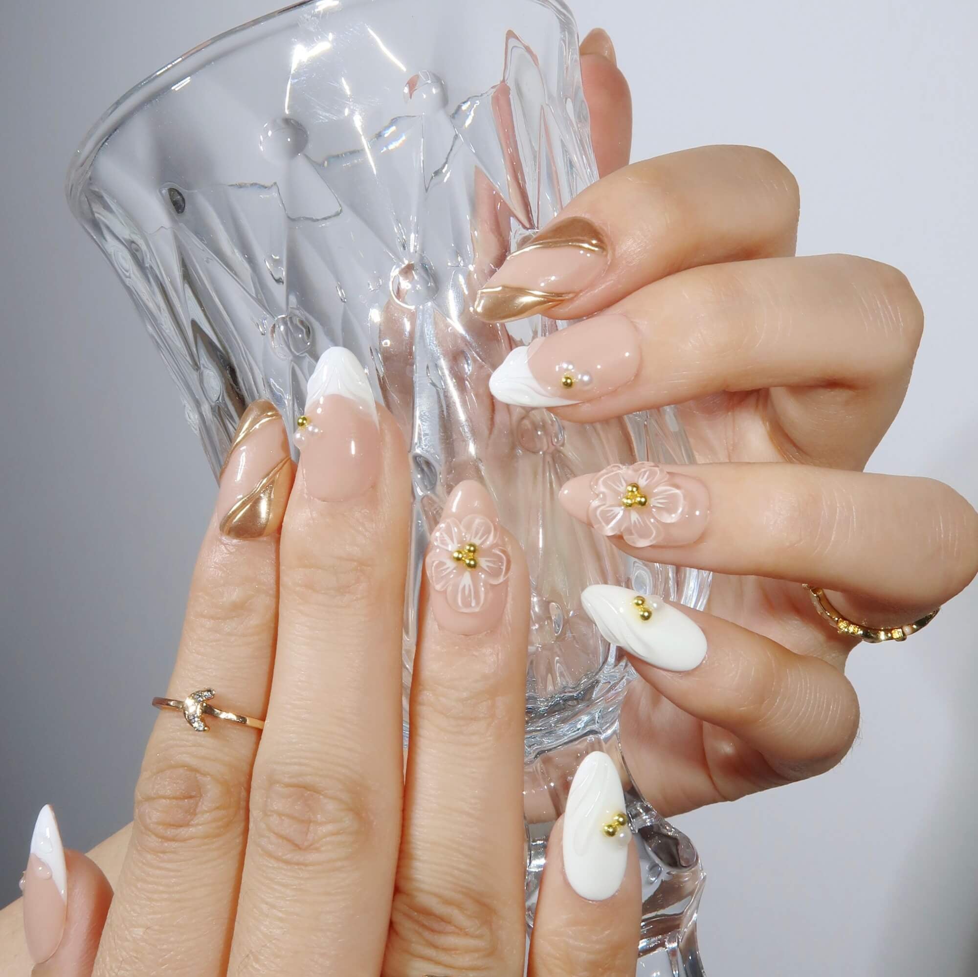 Flower Hour - Ersa Nails Nude White Gold PressOnNails