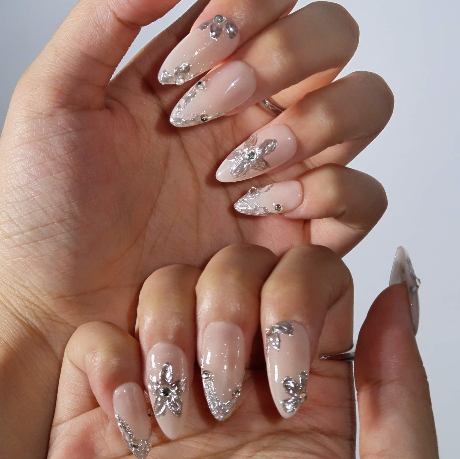 Frosty Petal - Ersa Nails Nude Silver PressOnNails