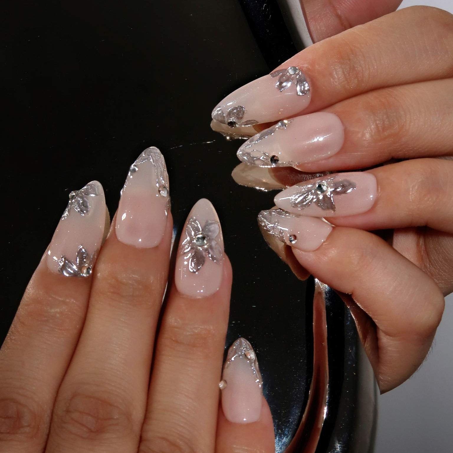 Frosty Petal - Ersa Nails Nude Silver PressOnNails