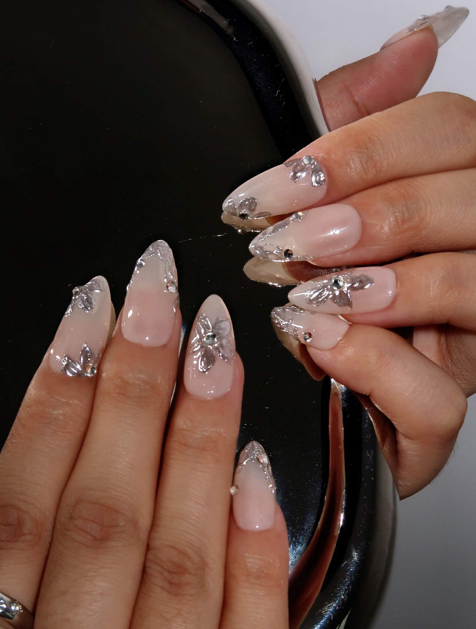 Frosty Petal - Ersa Nails Nude Silver PressOnNails