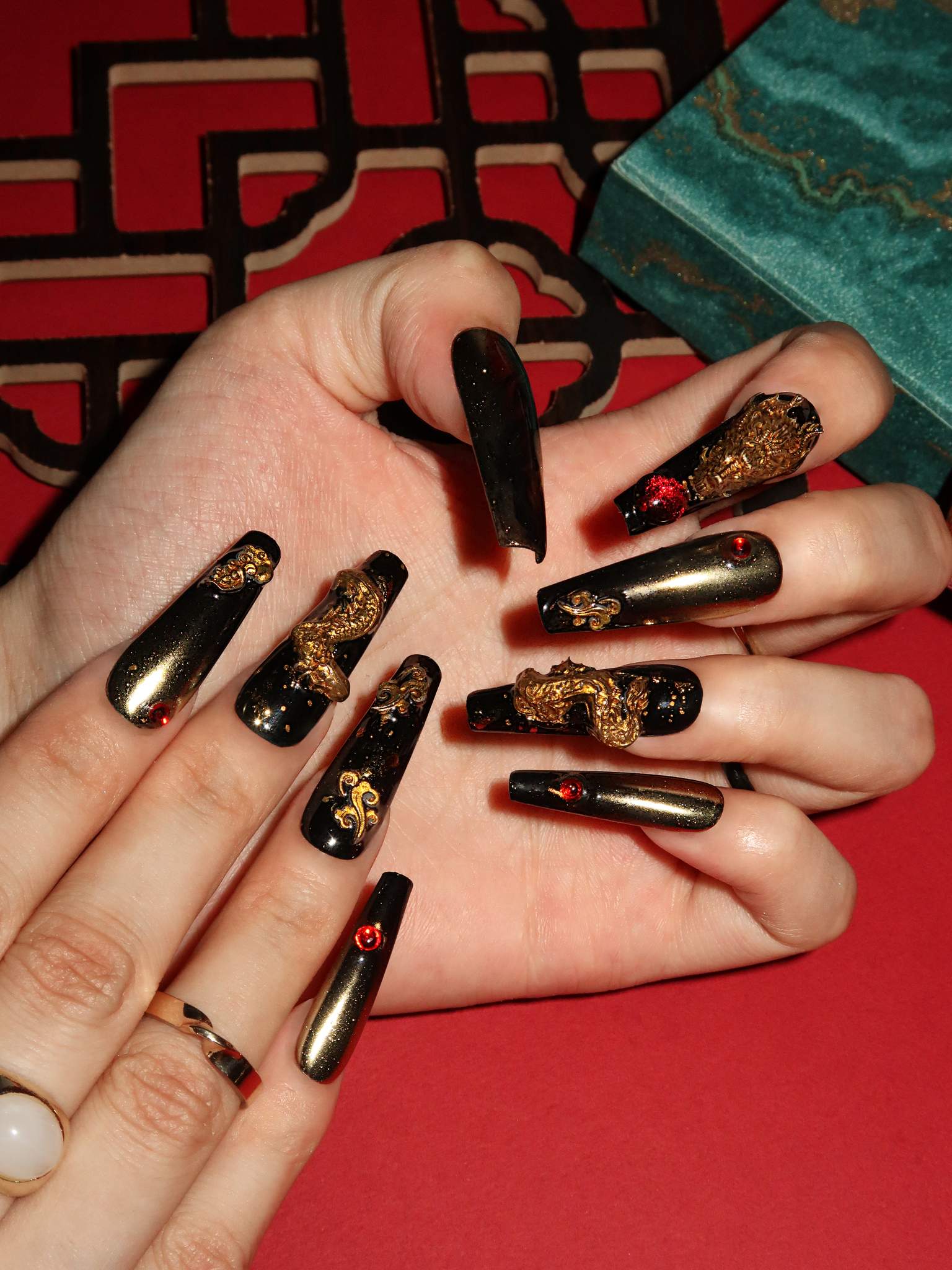 Gildenfire Dragon - Ersa Nails Black Gold Long Coffin PressOnNails