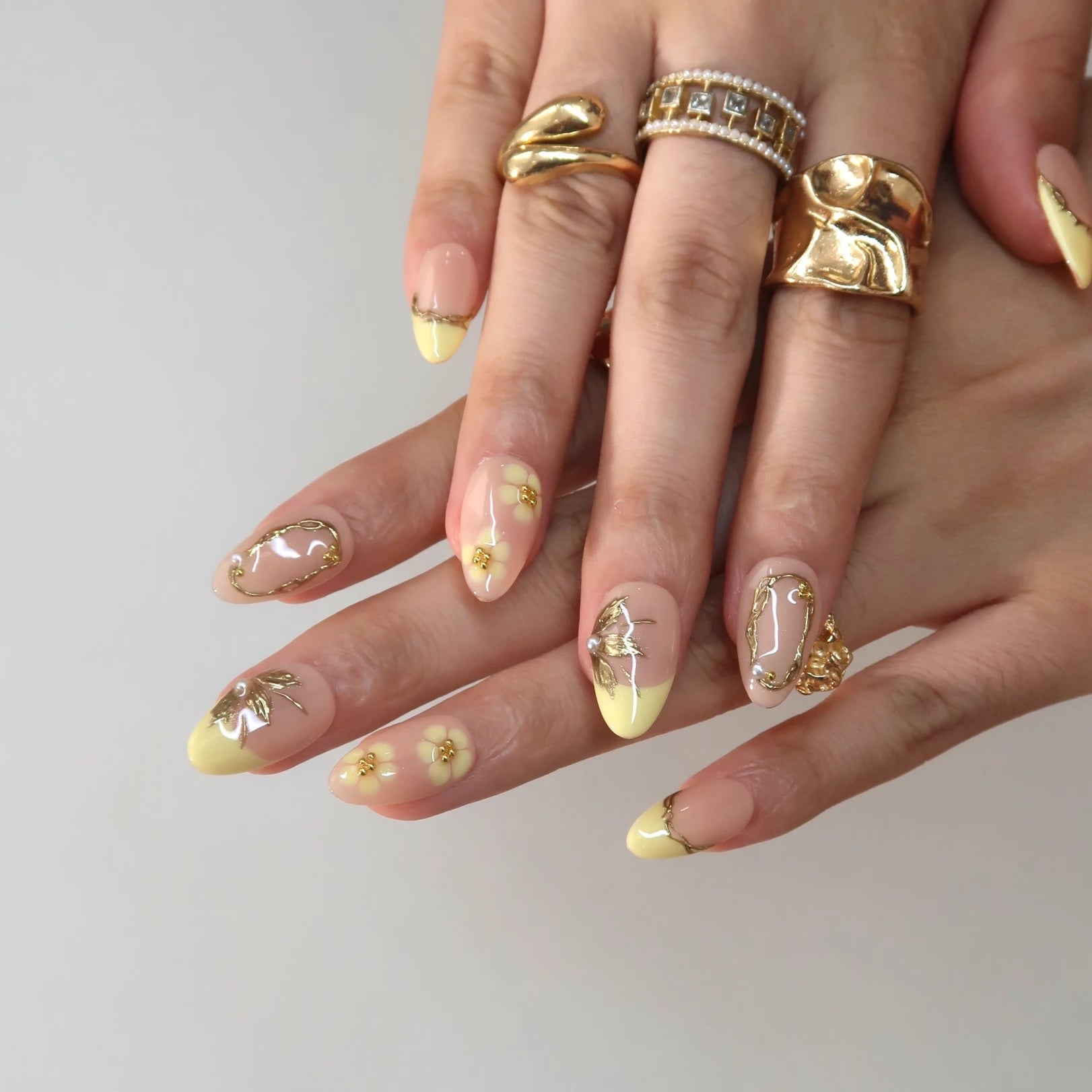 Golden Daisy - Ersa Nails Nude Yellow PressOnNails