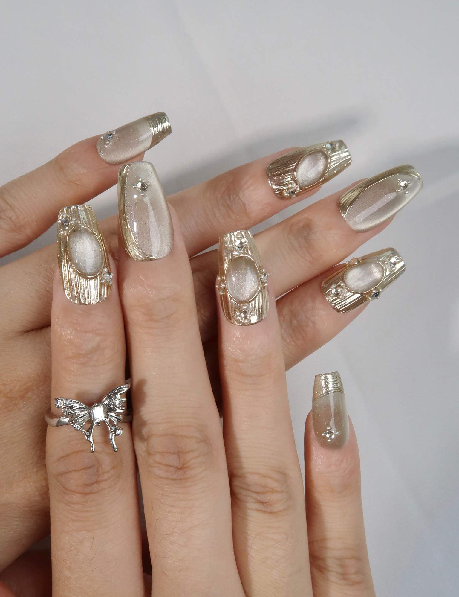 GoldenShimmer-ErsaNailsPressOnNails_2.jpg