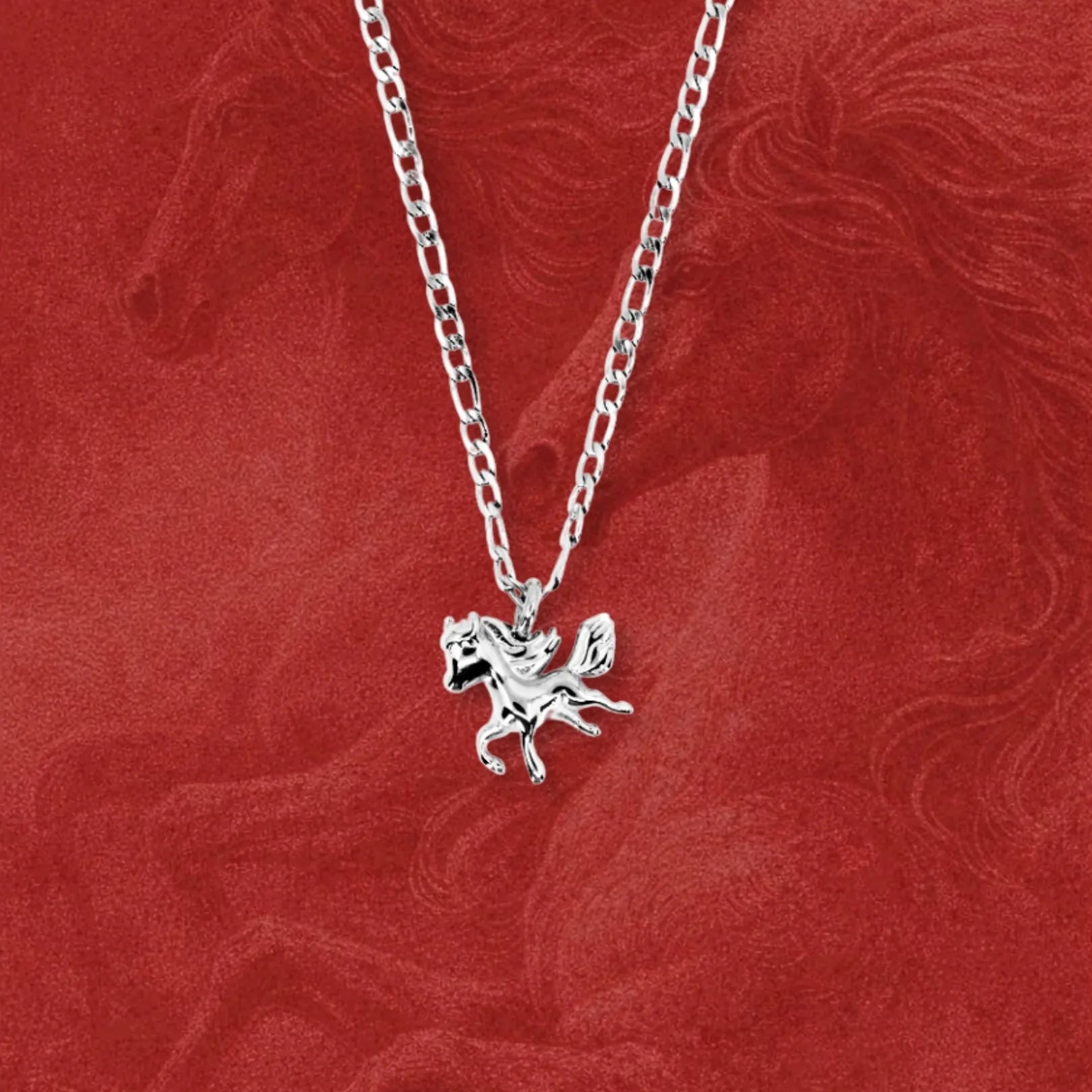 Golden_LuckyRunningHorse_Necklace_ErsaNails_StayGolden_2.webp