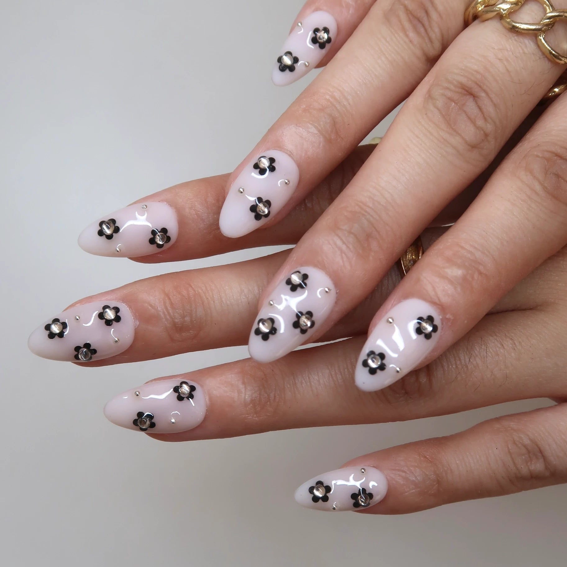 Grace Kiss - Ersa Nails Black White PressOnNails