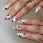 Grace Kiss - Ersa Nails Black White PressOnNails