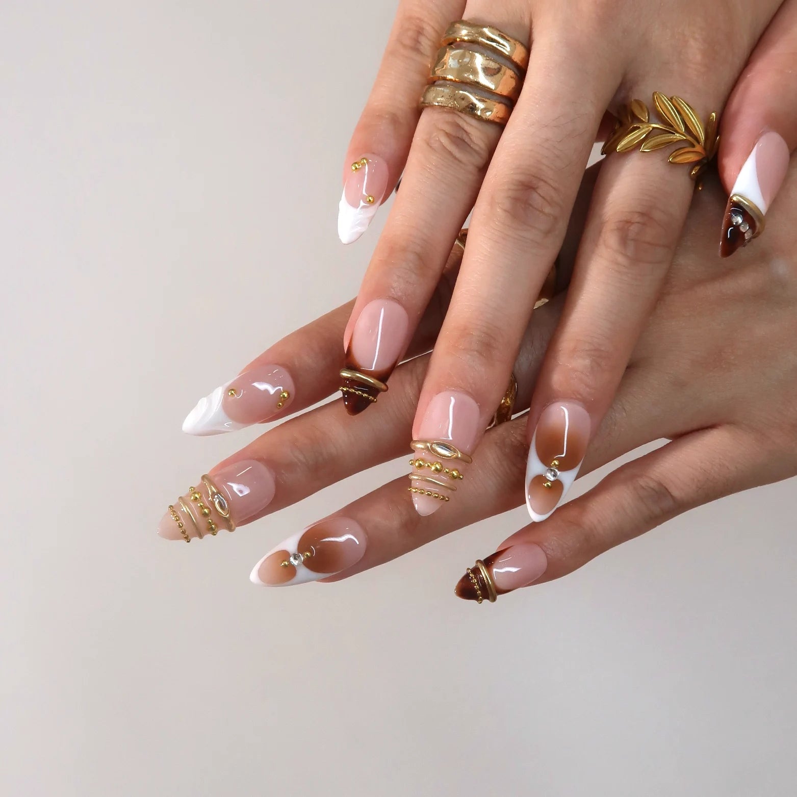 Graceful - Ersa Nails Nude Gold PressOnNails