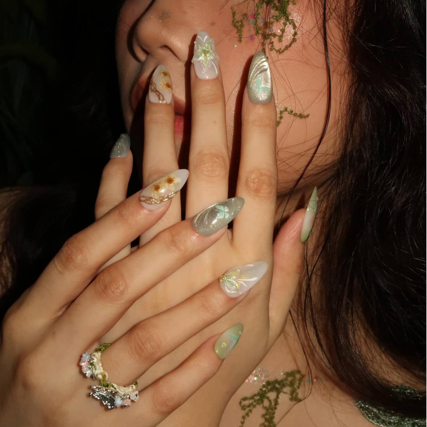 GreenForest-ErsaNailsPressOnNails_02_e0ec0095-446b-474c-a806-02aa45379fd6.jpg