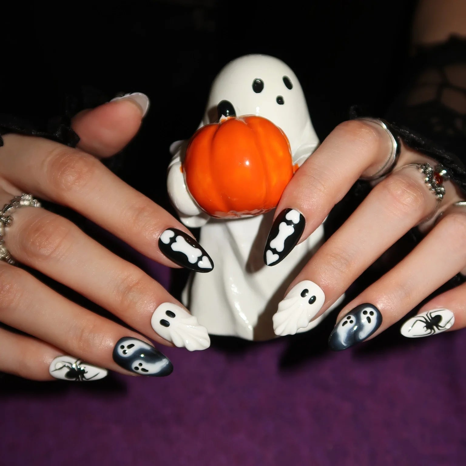 Haunted - Ersa Nails White Black PressOnNails