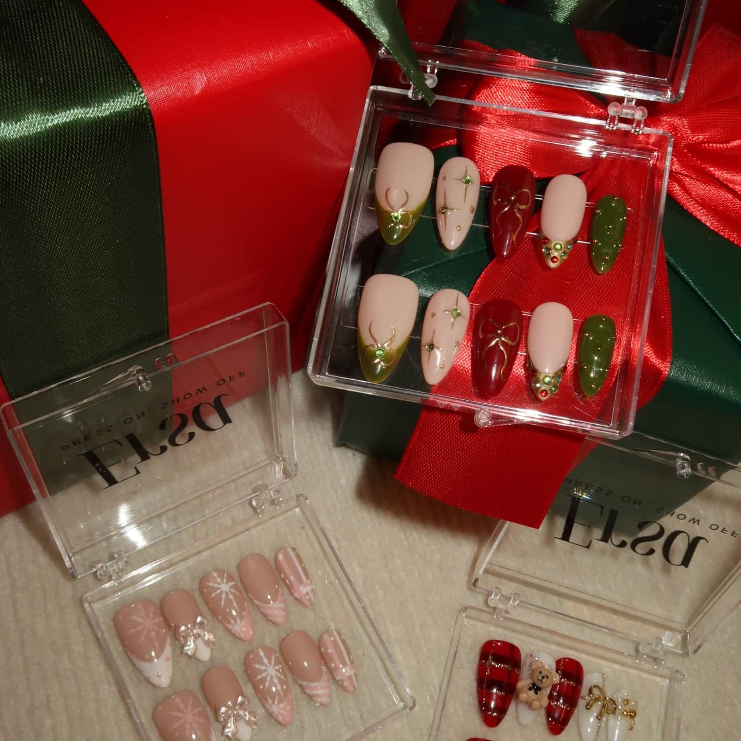 Holiday_Nails2025_2.jpg