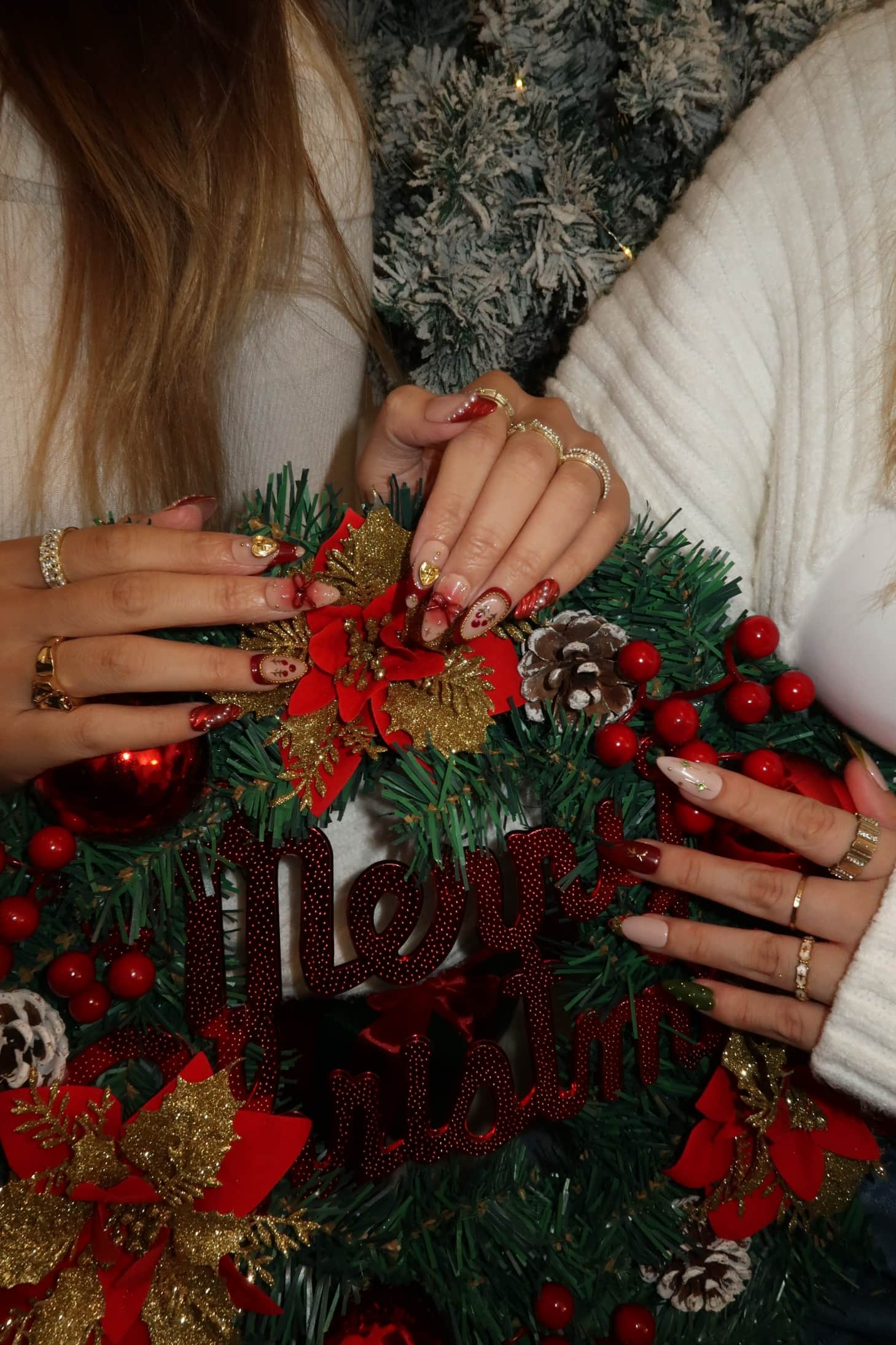 Holiday_Nails2025_3.jpg