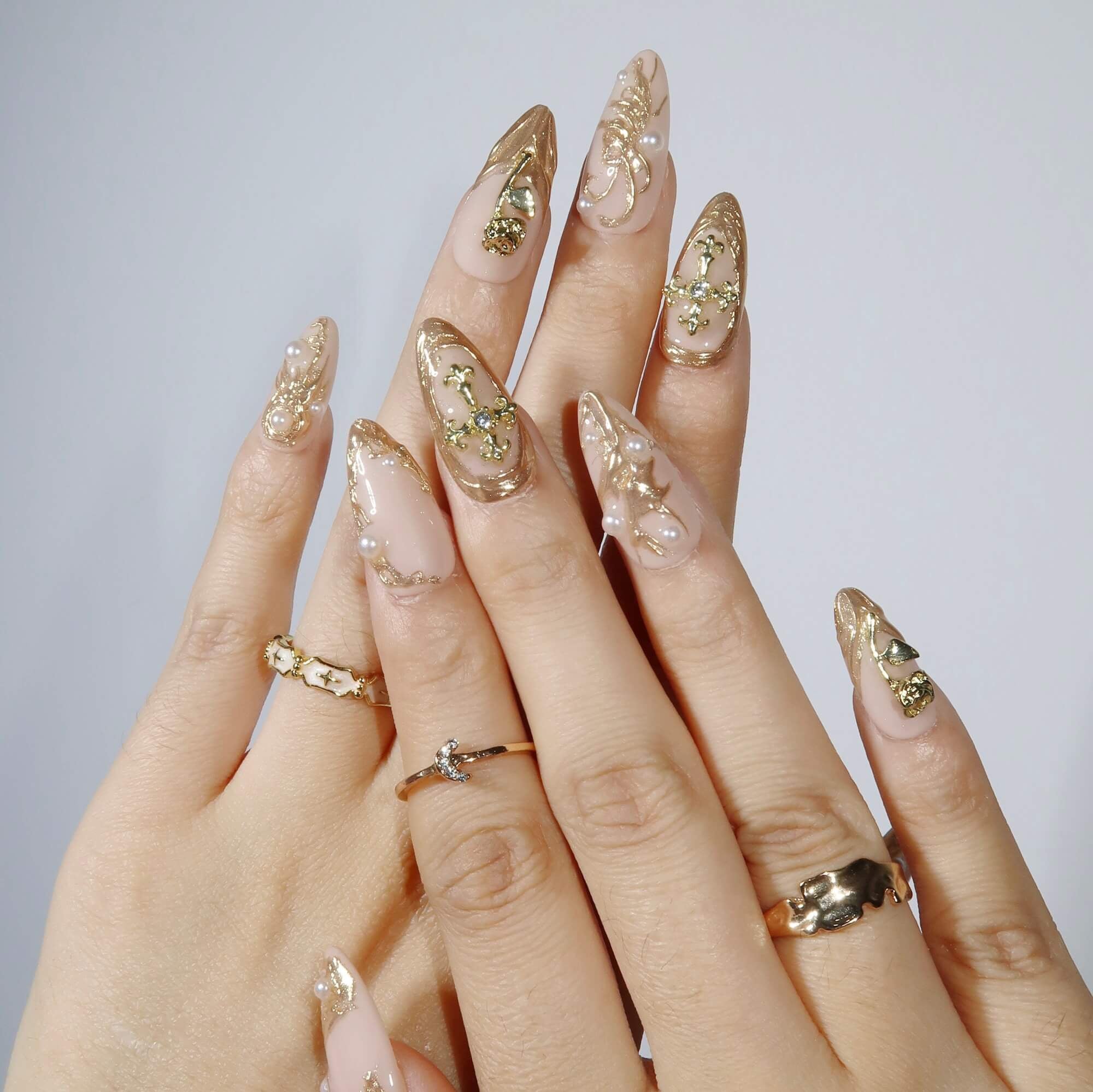 Holy Roses - Ersa Nails Nude Gold PressOnNails