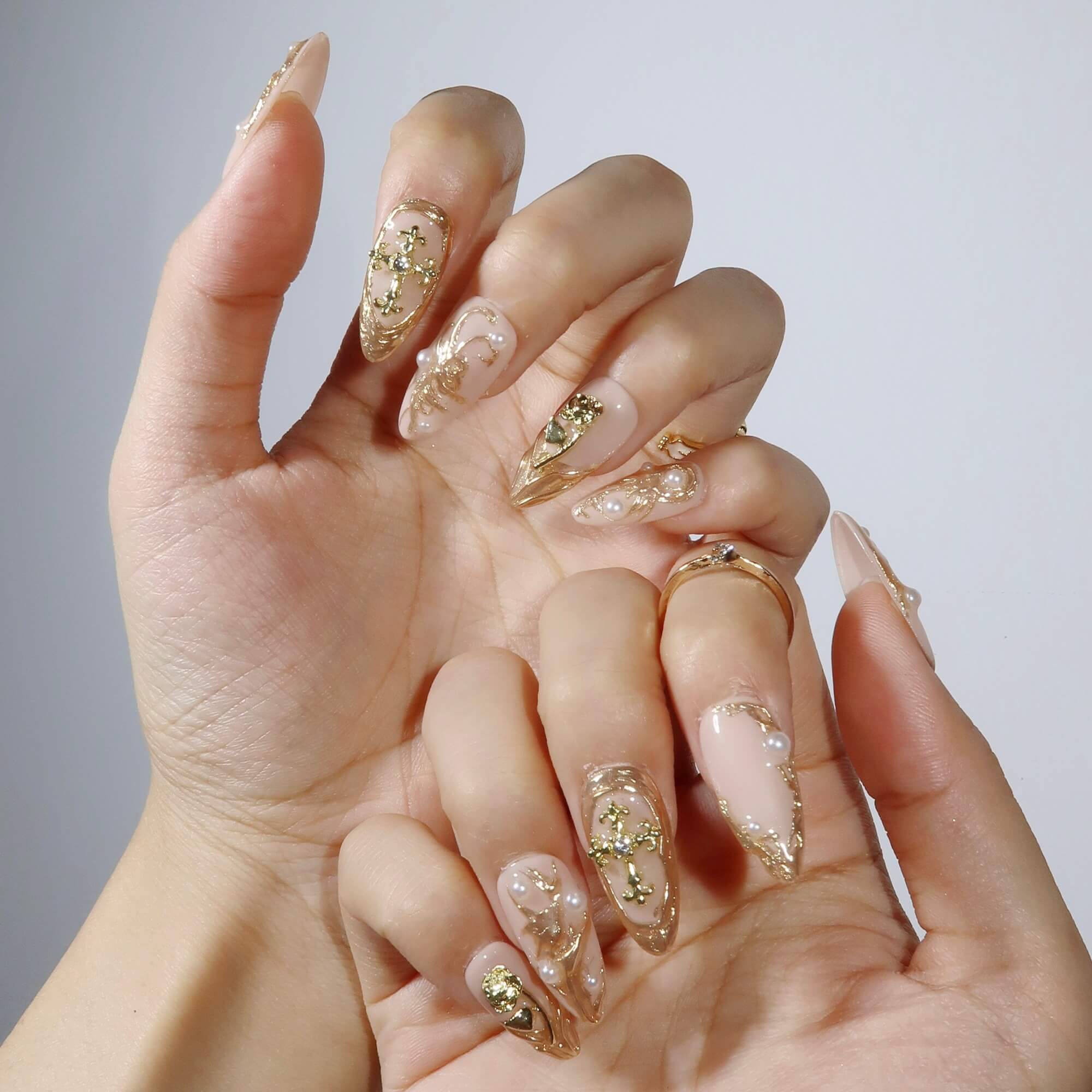 Holy Roses - Ersa Nails Nude Gold PressOnNails