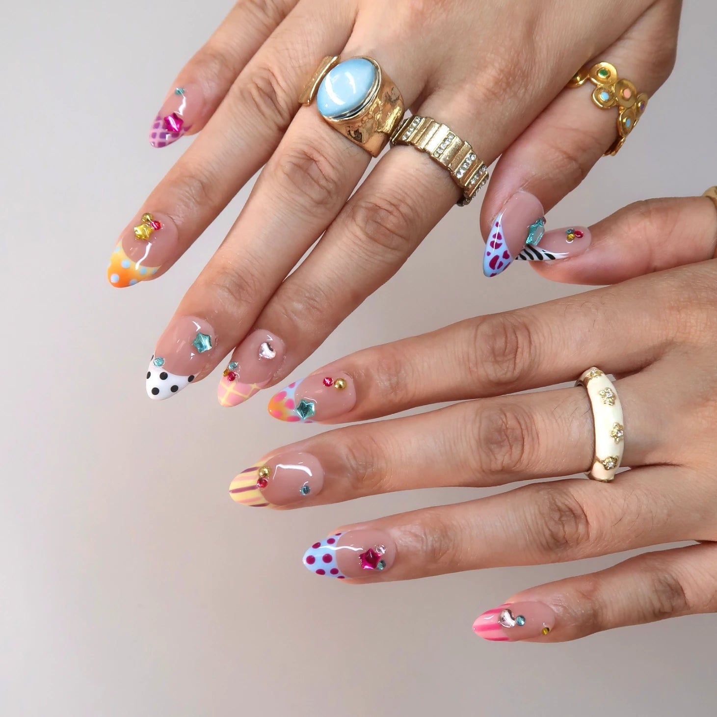 I'm Iconic - Ersa Nails White Blue PressOnNails