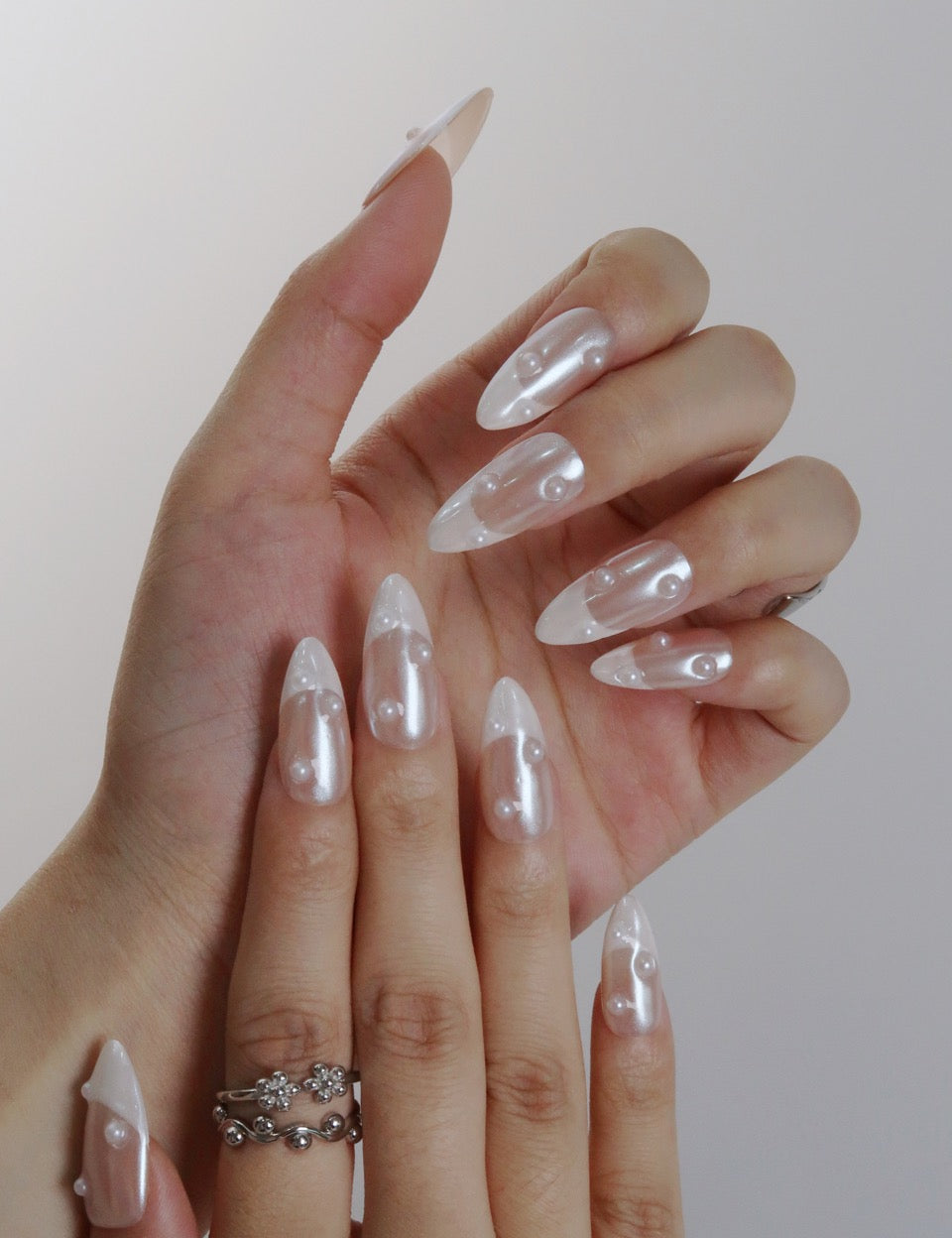 La Luna - Ersa Nails Silver Nude Med Almond PressOnNails