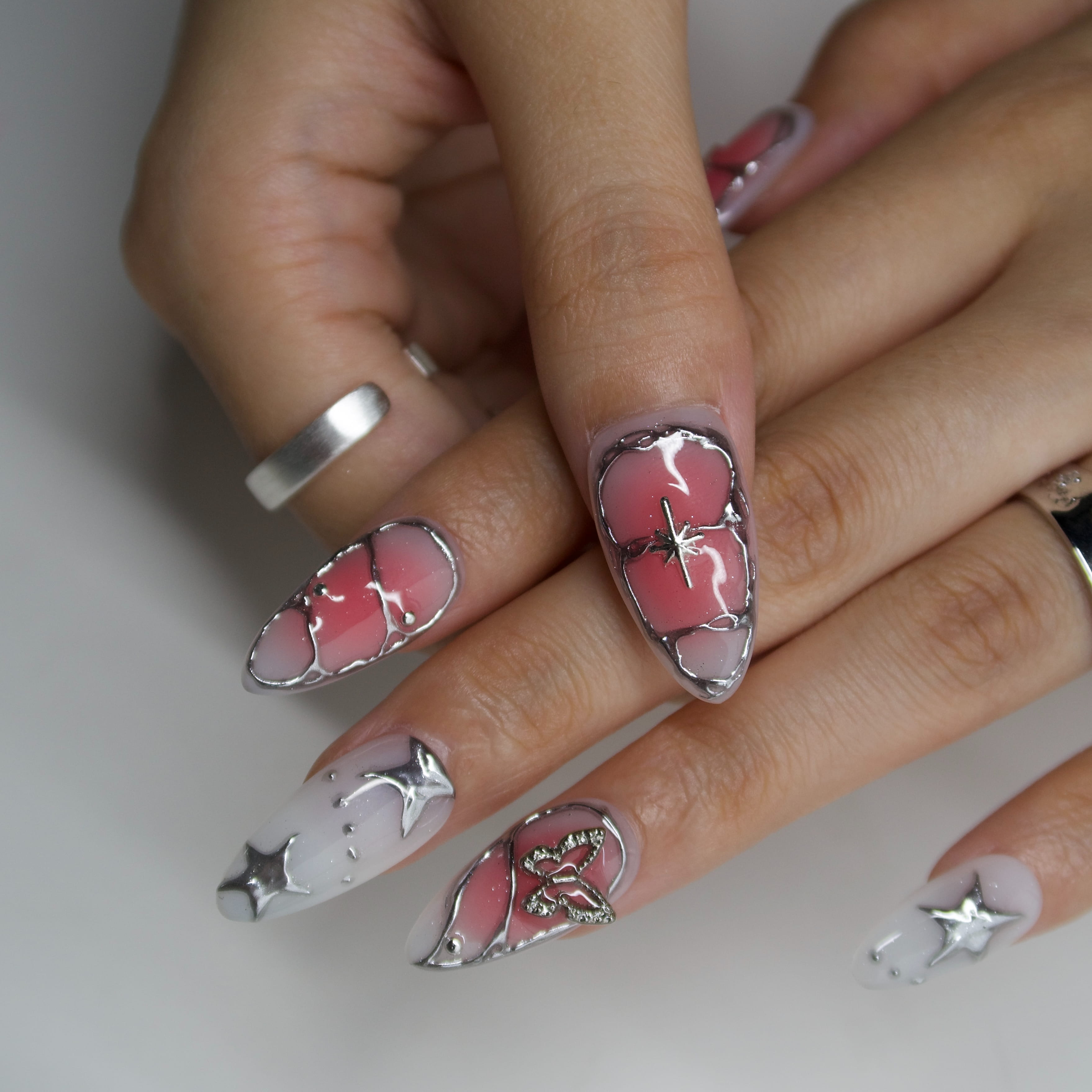 La_La_Love_-_ErsaNails_PressOnNails_4.jpg