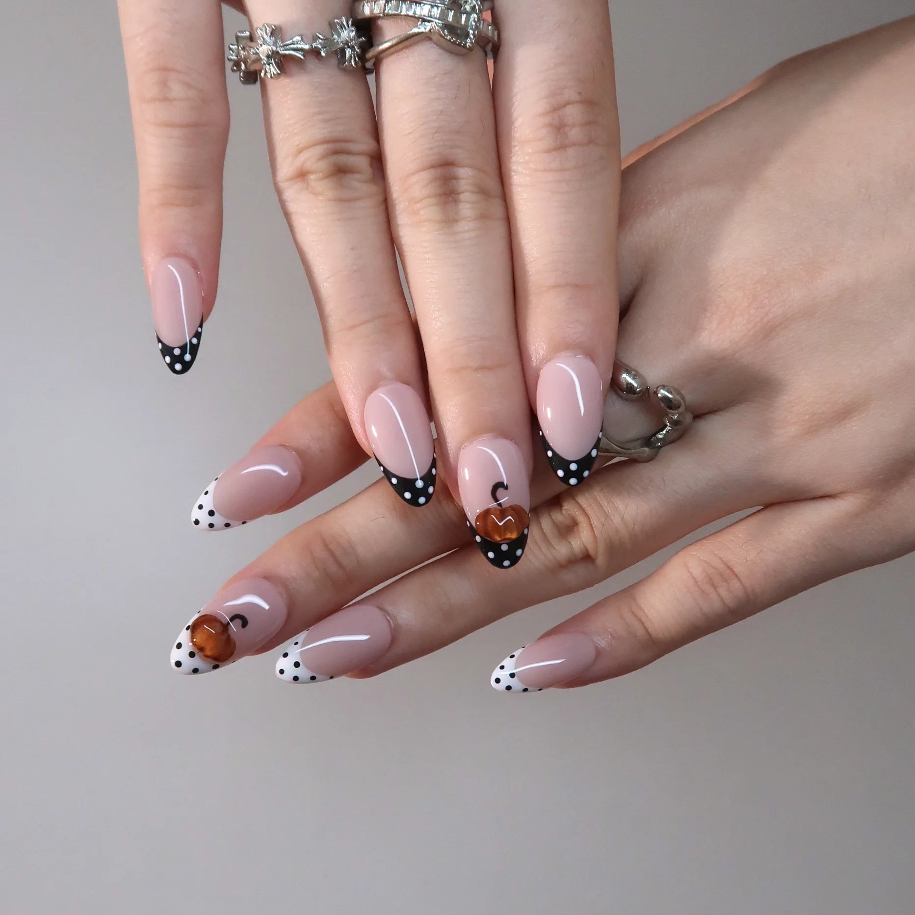 Miss Pumpkin - Ersa Nails Nude Black PressOnNails