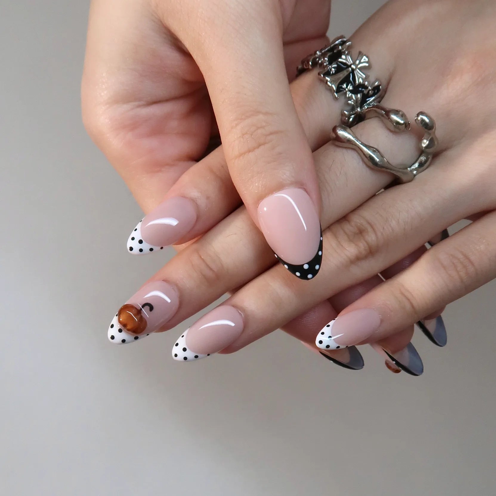 Miss Pumpkin - Ersa Nails Nude Black PressOnNails