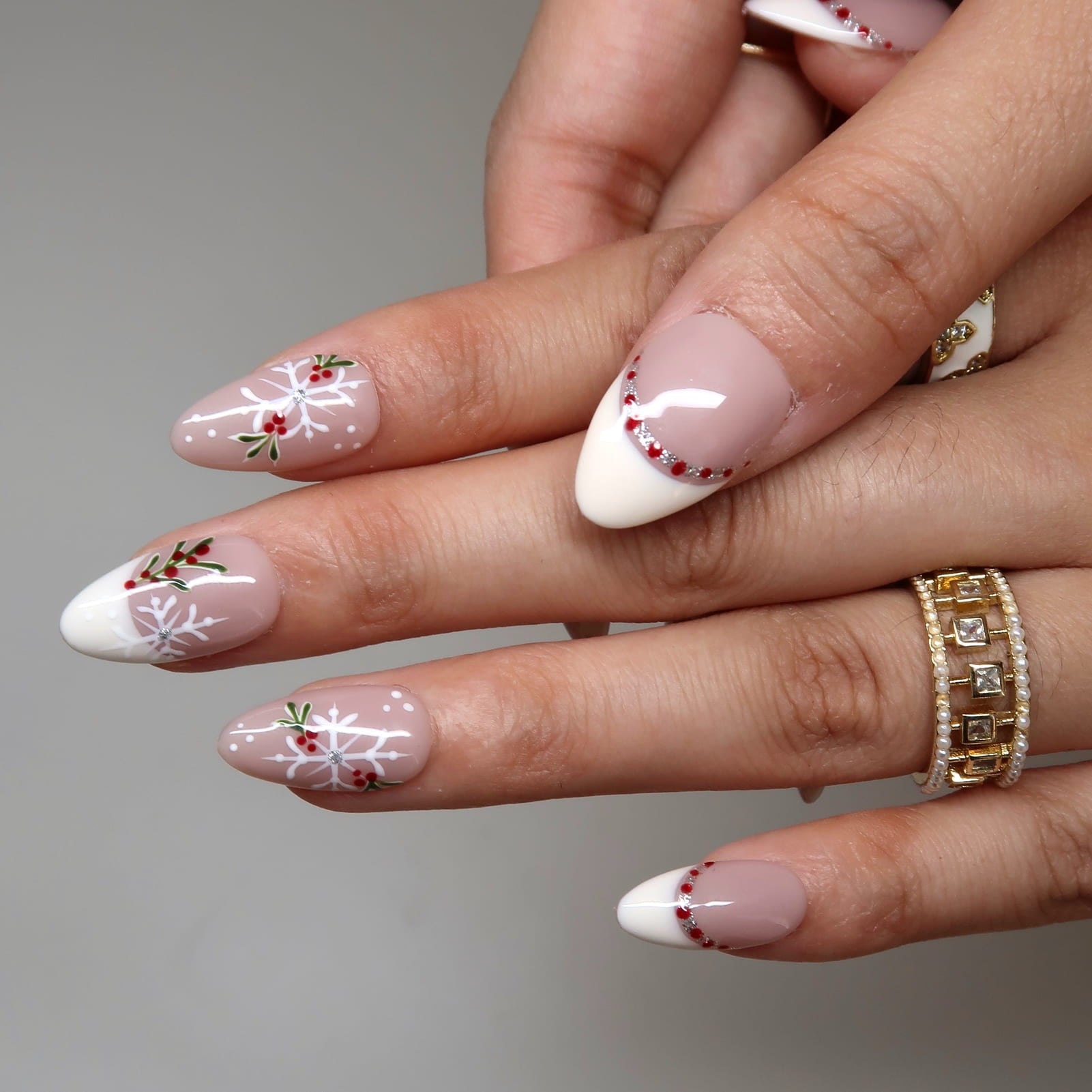 Mistletoe_Glam_-_ErsaNails_PressOnNails_3.jpg