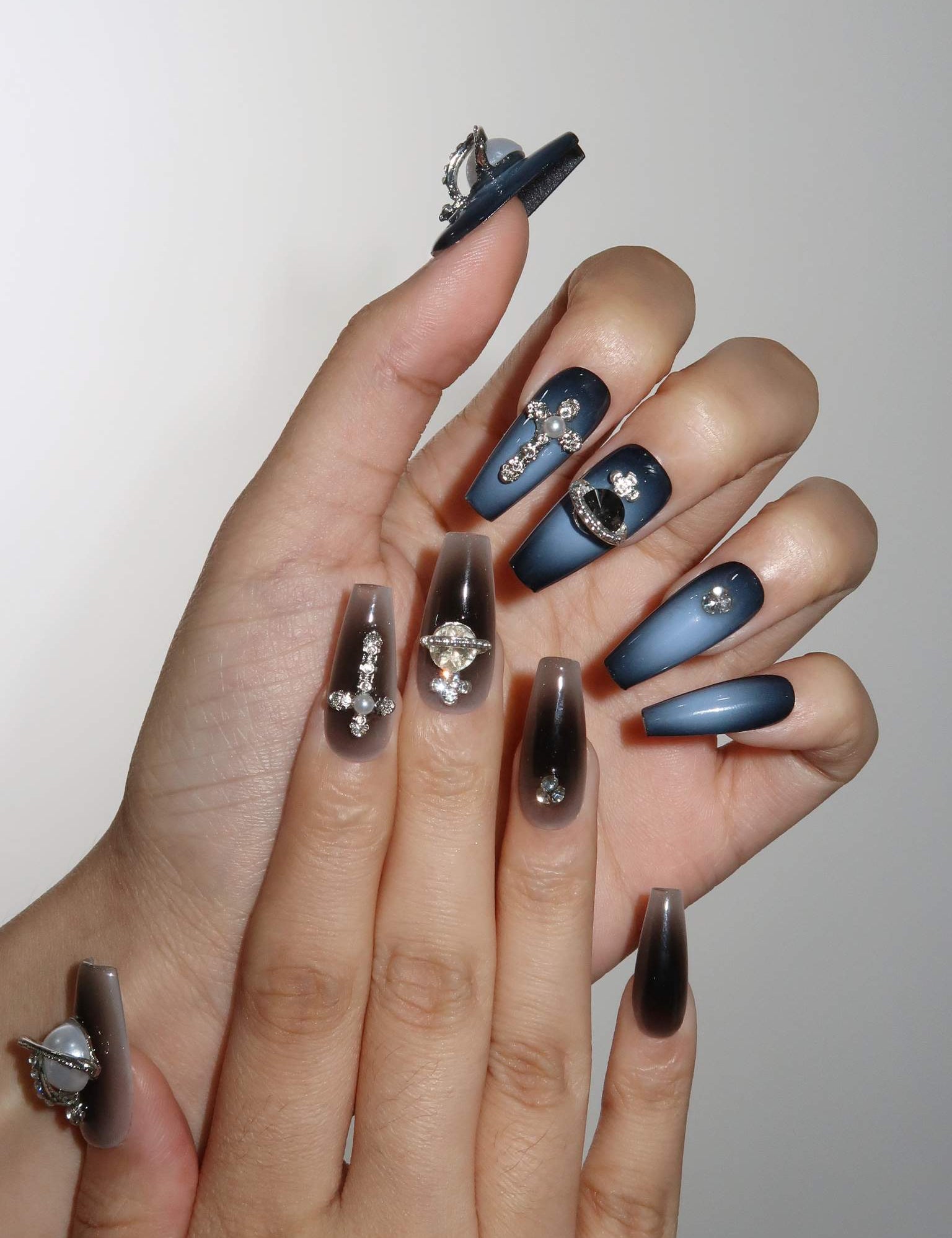 Mystic Saturn - Ersa Nails Black Blue PressOnNails