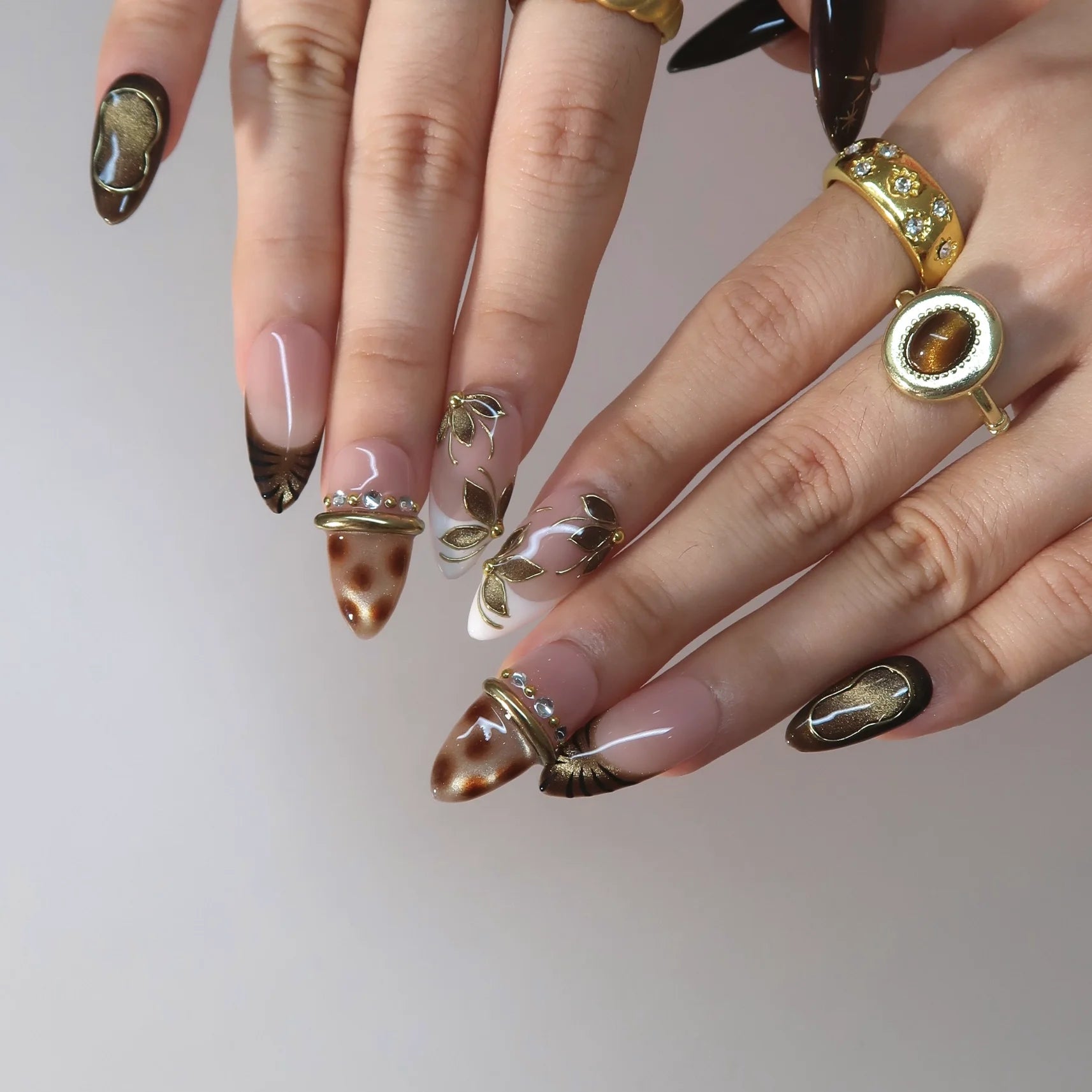 Old Money - Ersa Nails Gold Brown Nude Medium Almond PressOnNails