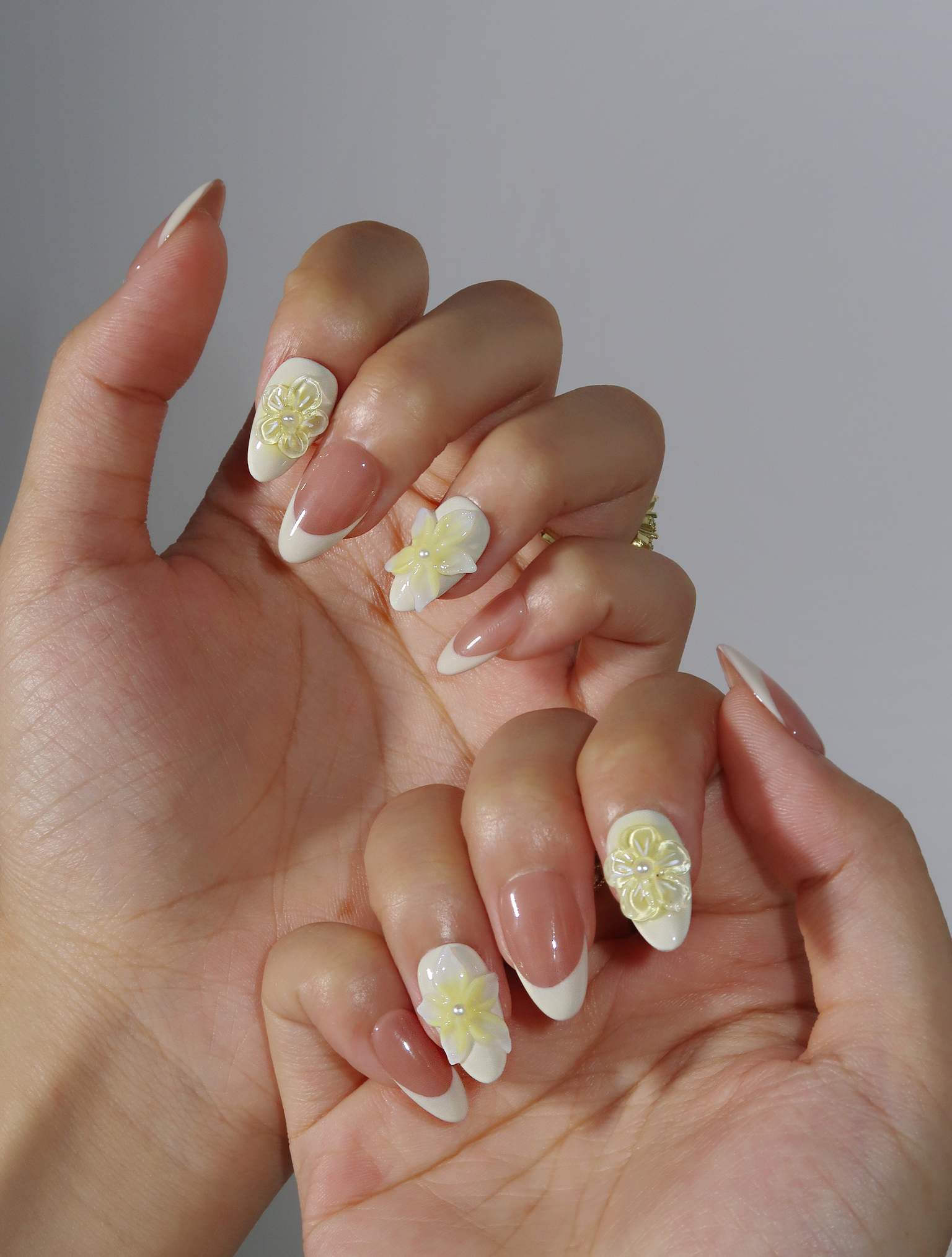 Petal Perfection - Ersa Nails Nude White Yellow PressOnNails