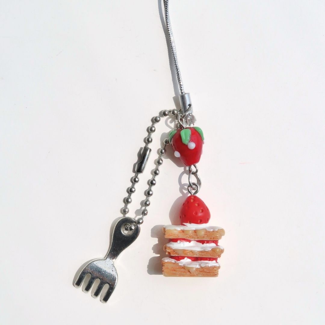 PhoneCharm-StrawberryCake-ErsaNailsToolsandAccessoriesPressOnNails_4.jpg