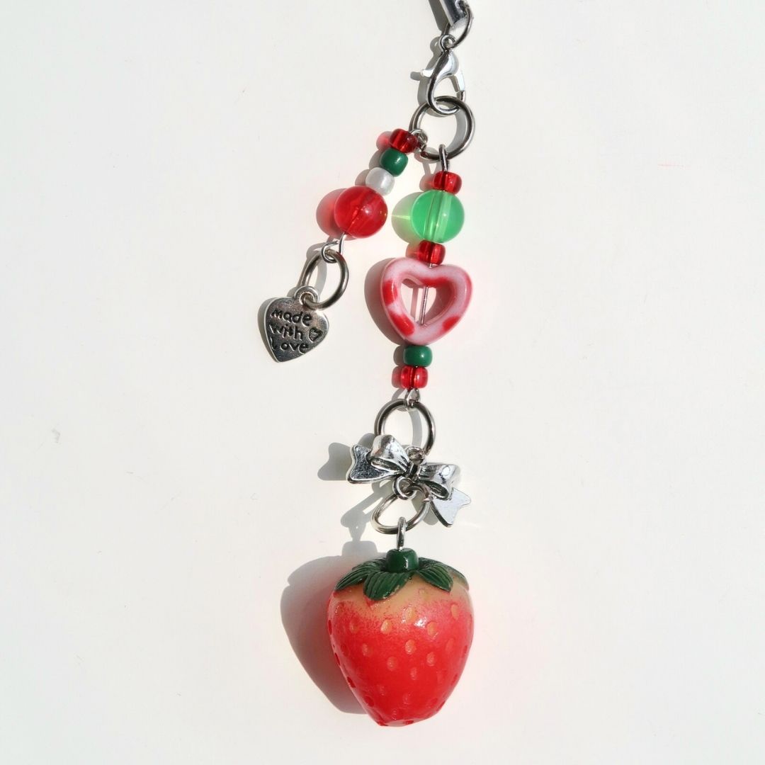 PhoneCharm-SweetStrawberry-ErsaNailsToolsandAccessoriesPressOnNails_2_dd129737-8cca-4cd4-9557-8dd6b4dca4e9.jpg