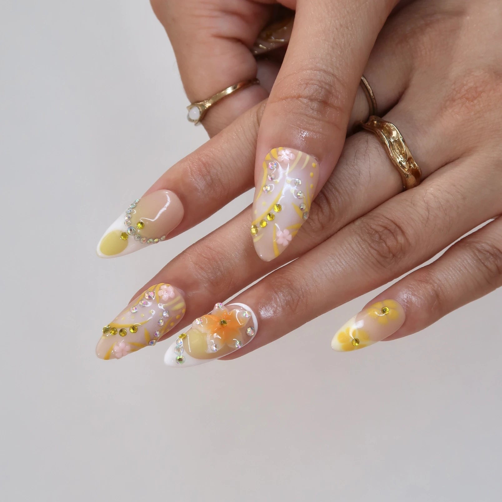 Radiant - Ersa Nails White  Yellow PressOnNails
