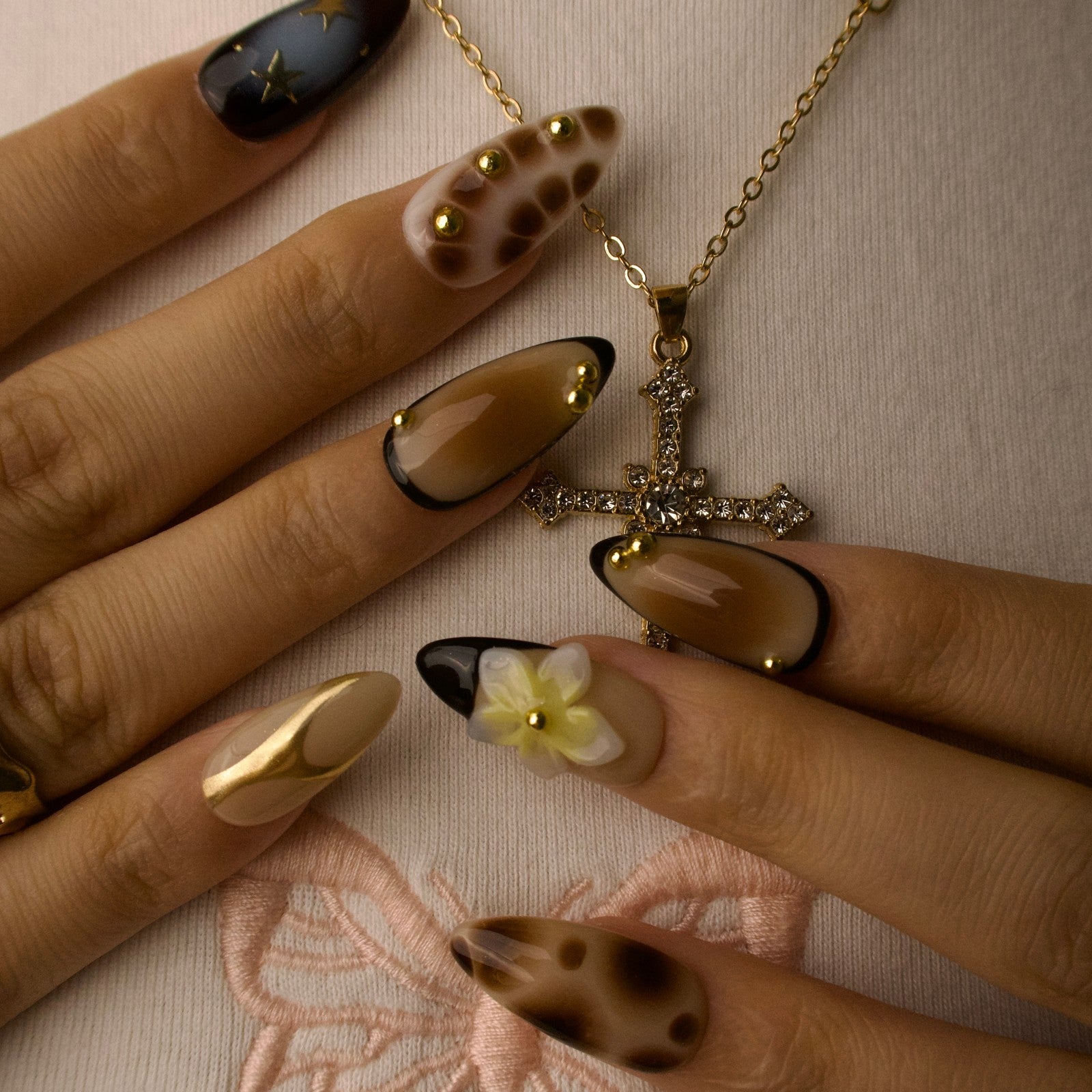 RebelBloom-ErsaNailsPressOnNails_2.jpg