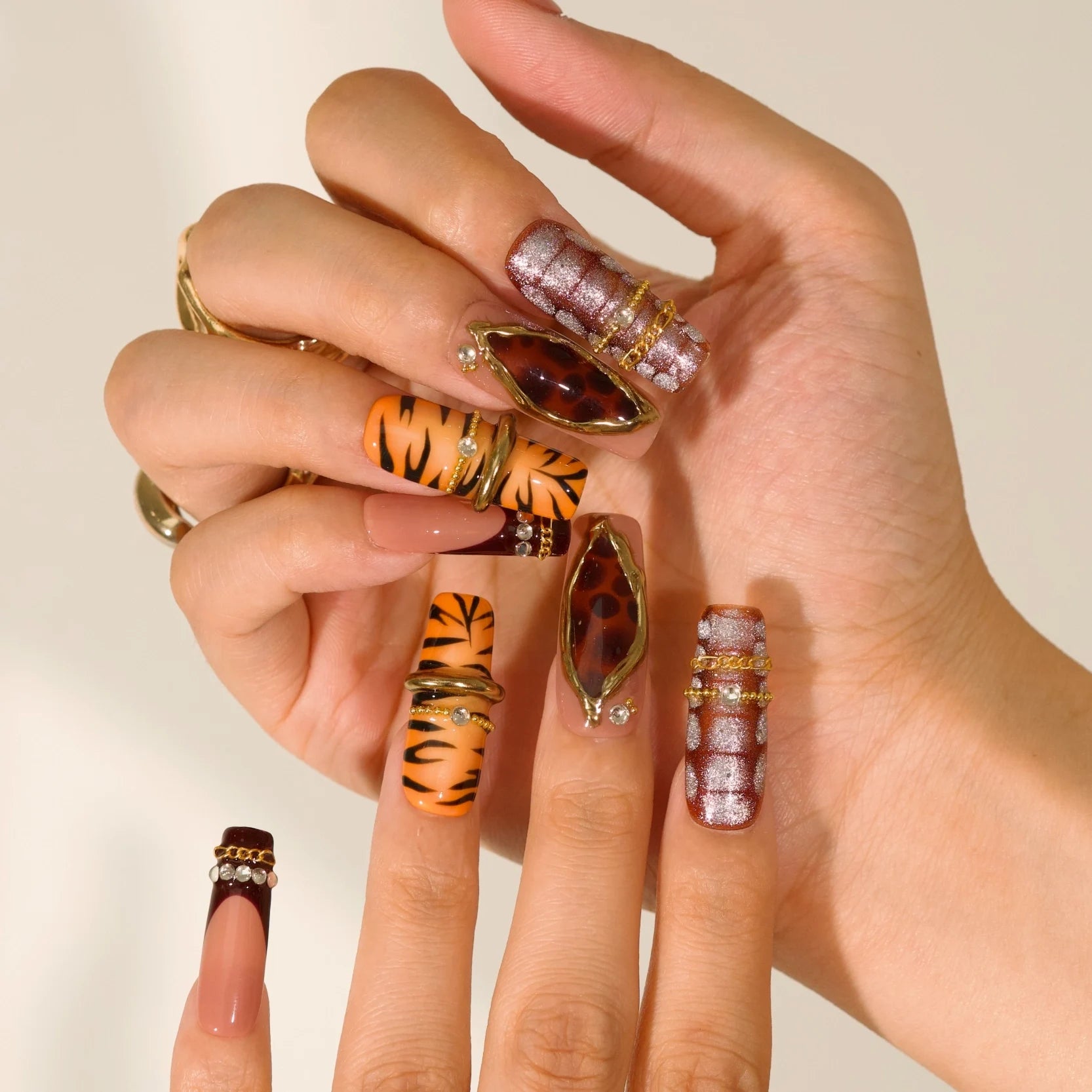 Savage - Ersa Nails Black Silver Yellow PressOnNails